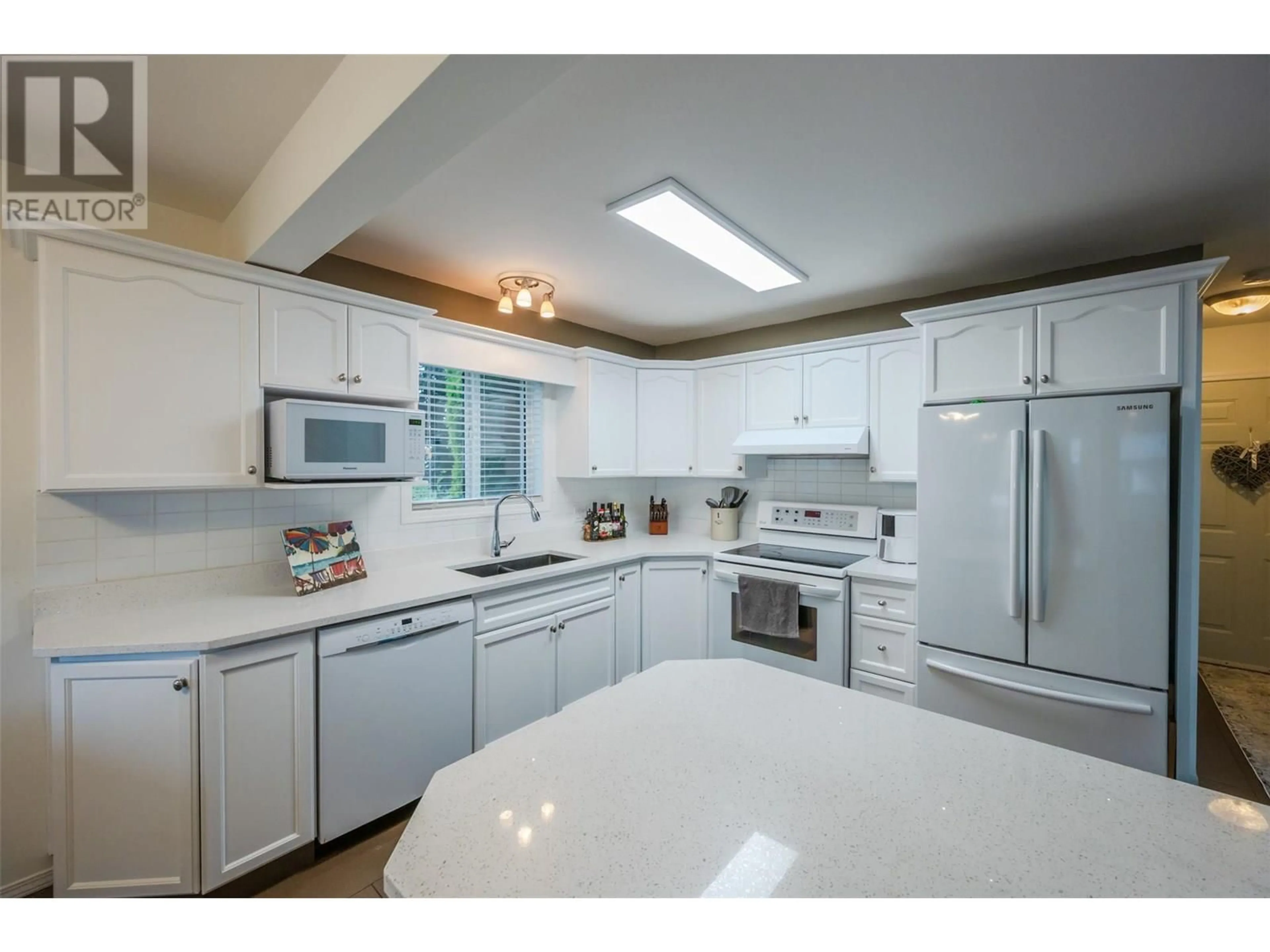 Standard kitchen, ceramic/tile floor for 1 - 3462 SOUTH MAIN STREET, Penticton British Columbia V2a5J6