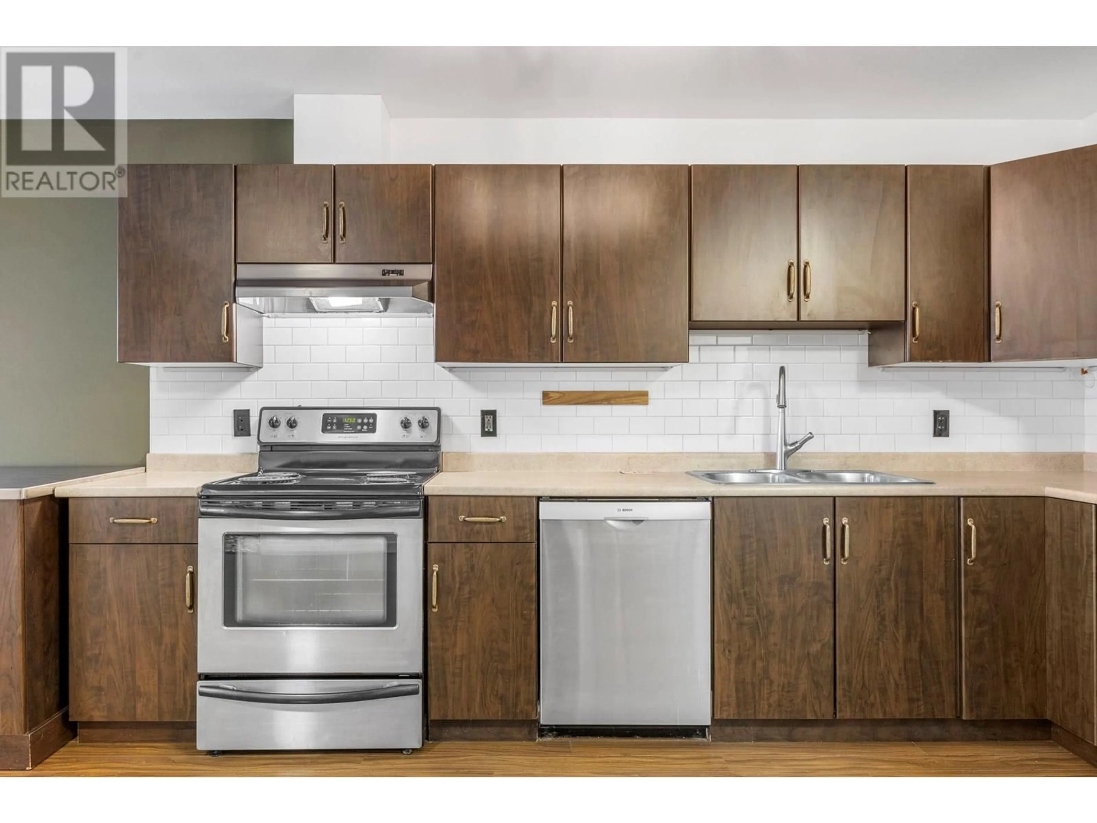 Standard kitchen, wood/laminate floor for 309 - 1483 GLENMORE ROAD NORTH, Kelowna British Columbia V1V2C5