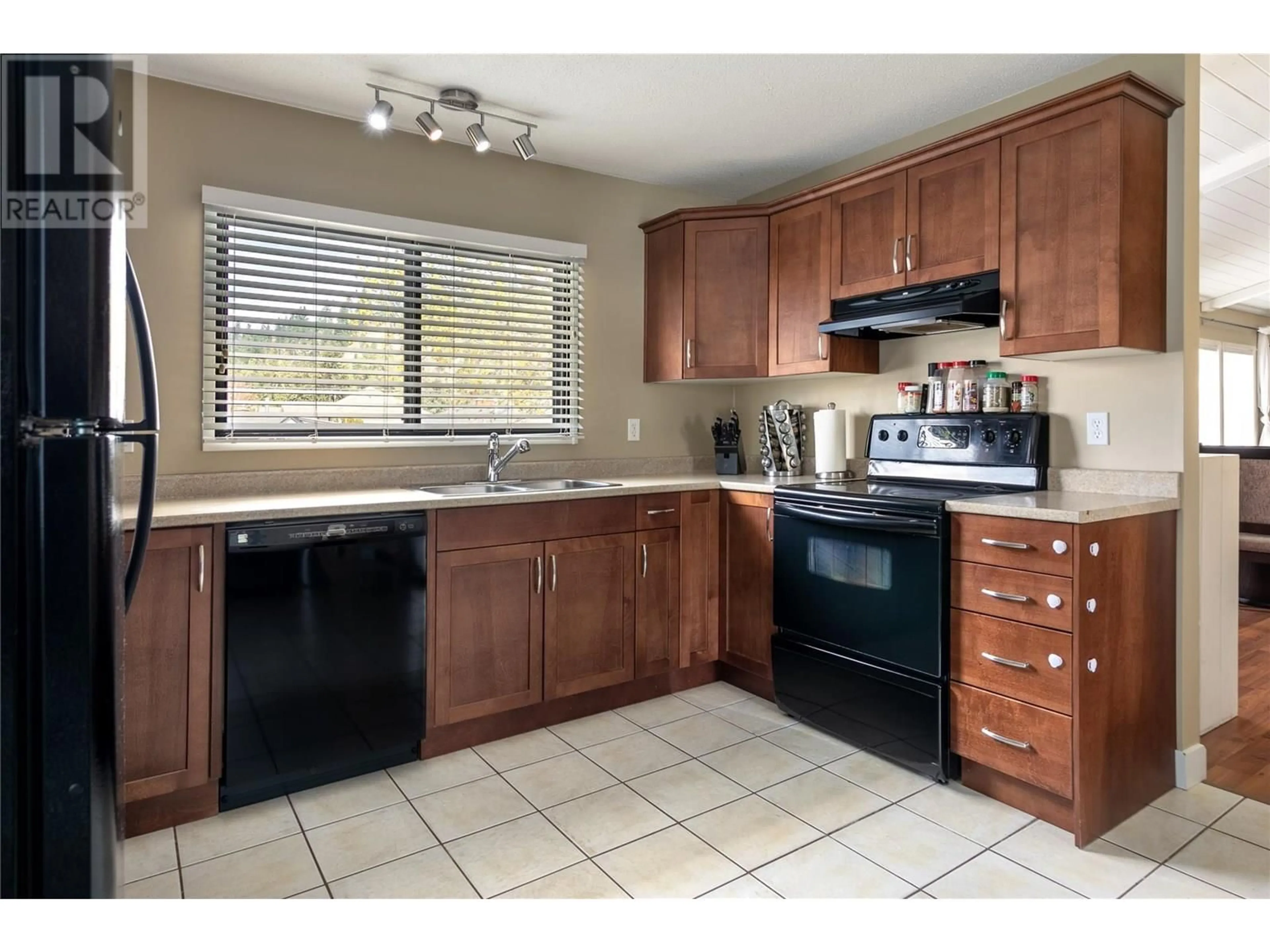 Standard kitchen, ceramic/tile floor for 875 HAMMER AVENUE, Kelowna British Columbia V1W2B7