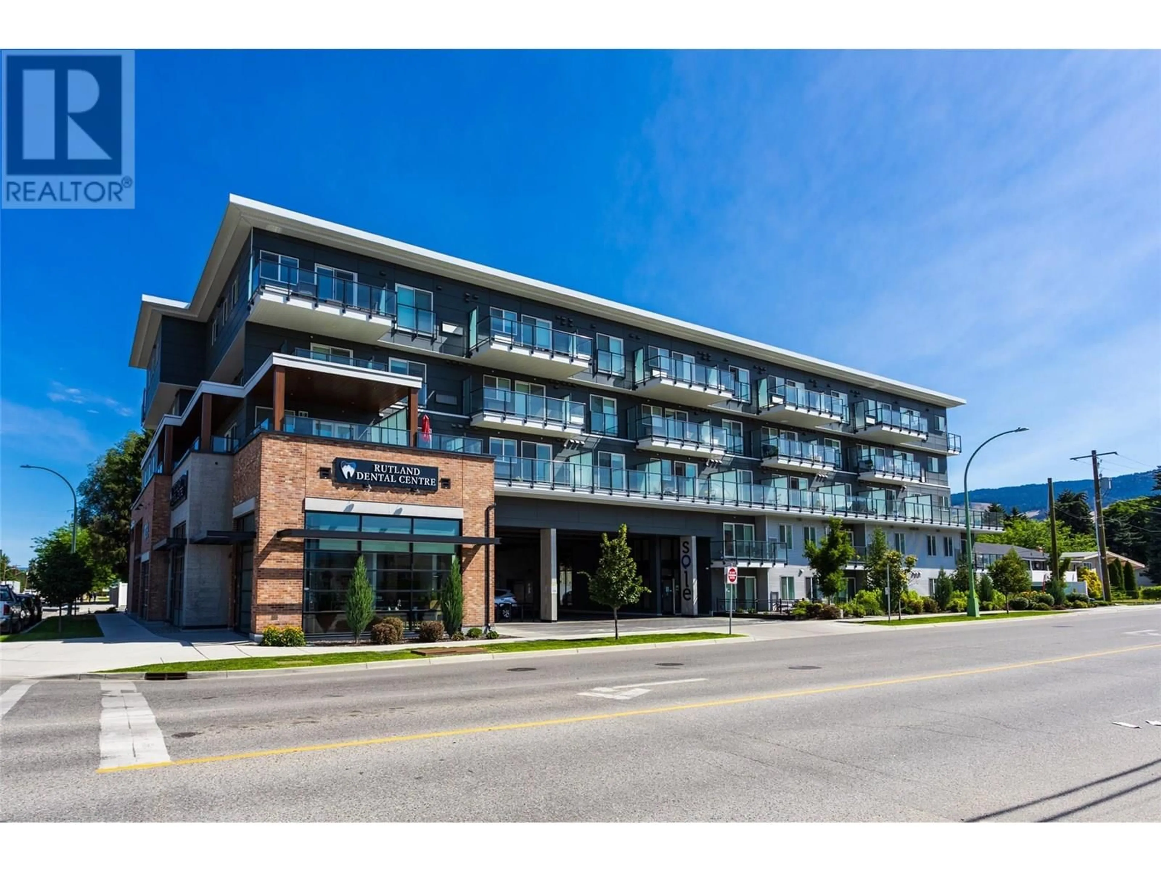 Indoor foyer for 414 - 615 RUTLAND ROAD, Kelowna British Columbia V1X0B3