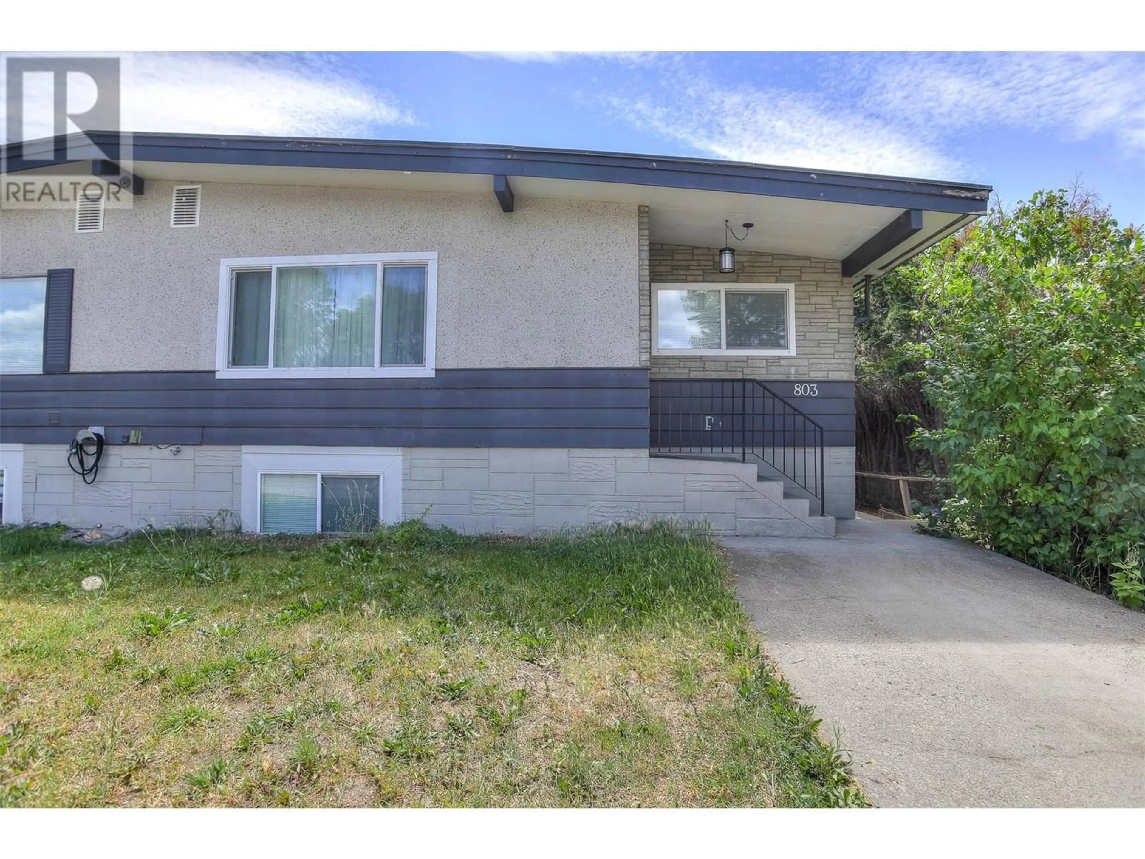 Home with vinyl exterior material, street for 803 PATTERSON AVENUE, Kelowna British Columbia V1Y5C9