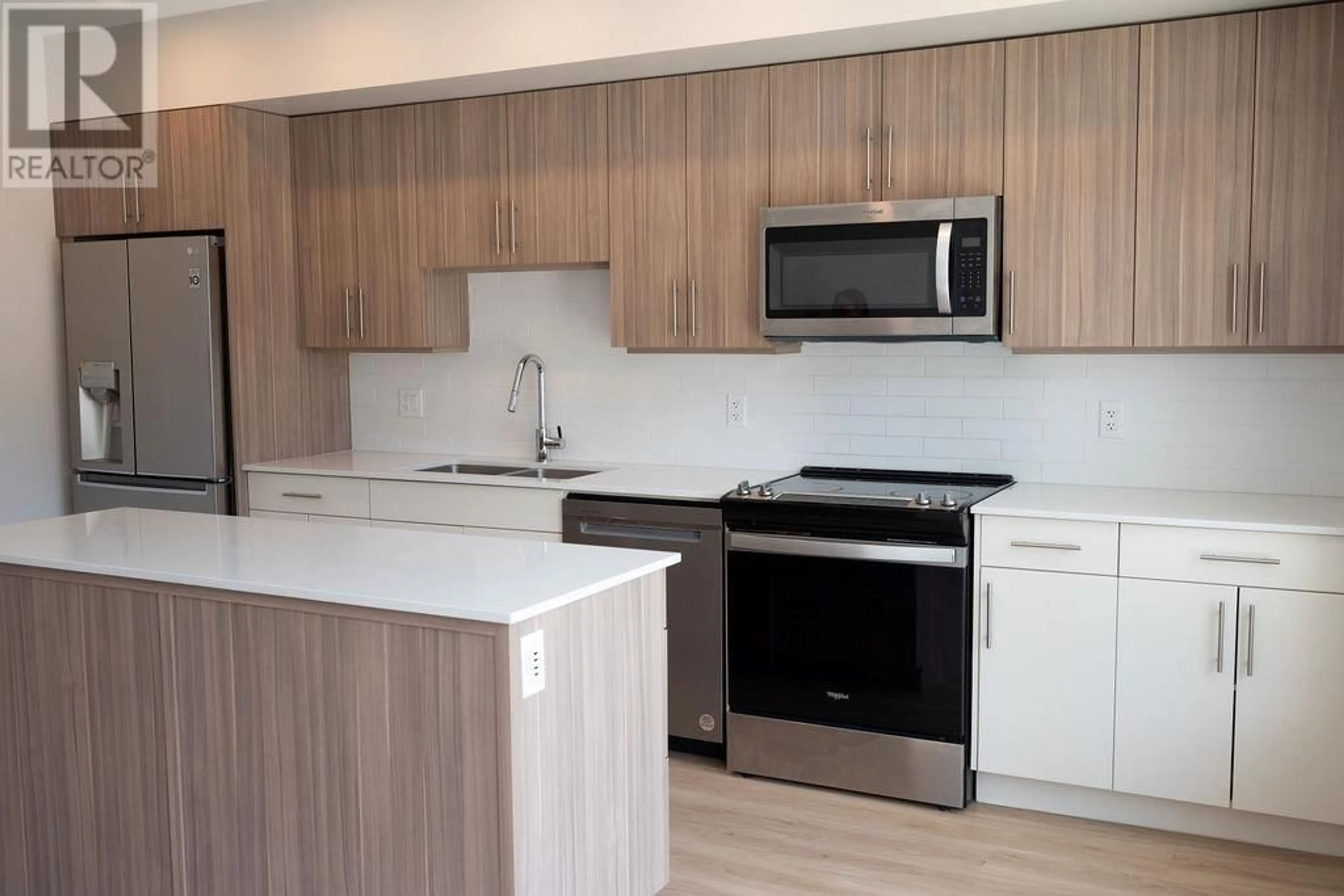 Standard kitchen, wood/laminate floor for 84 - 685 BOYNTON PLACE, Kelowna British Columbia V1V2Z4