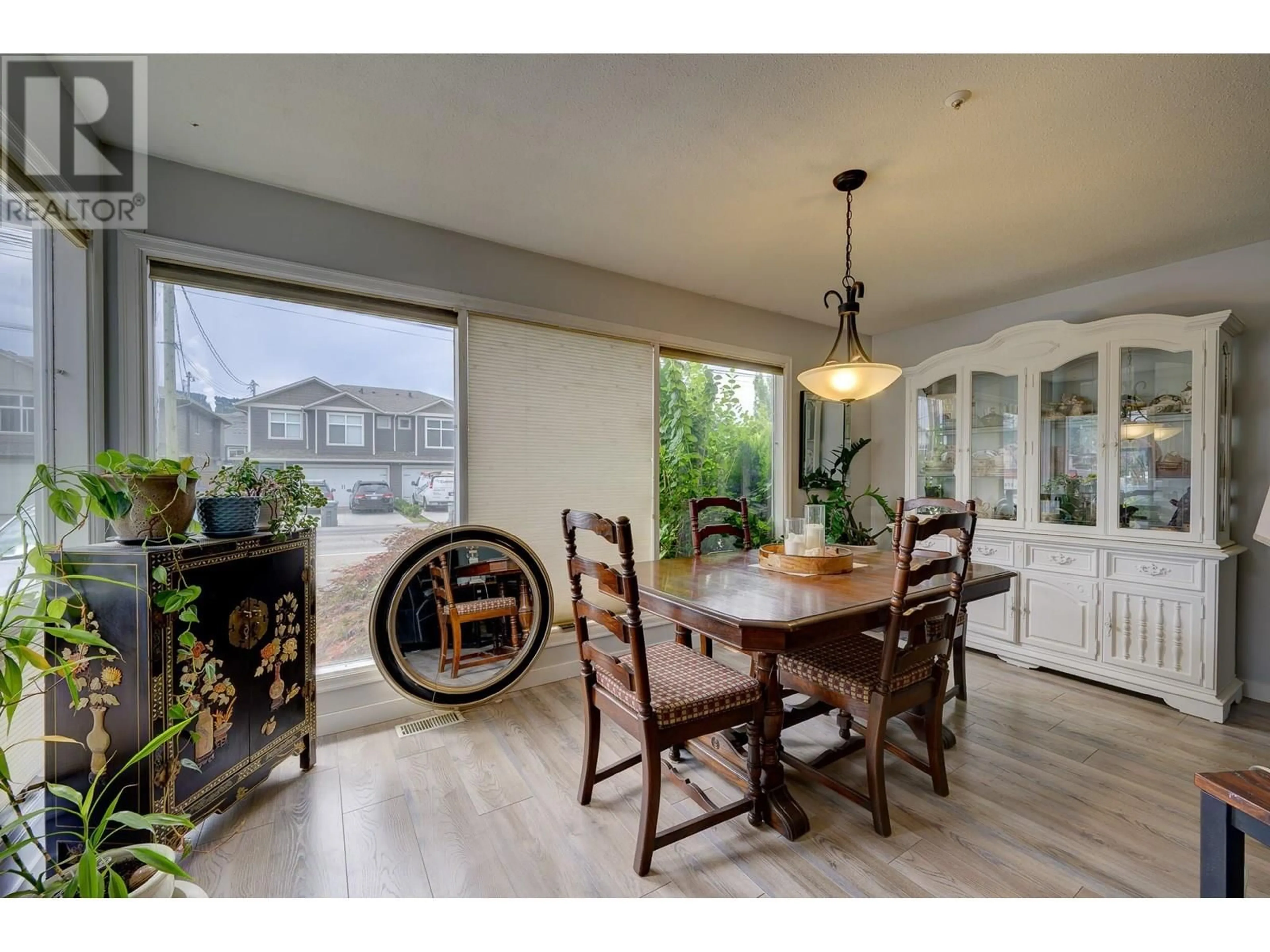 Dining room, wood/laminate floor for 2374 PARKCREST AVENUE, Kamloops British Columbia V2B4Y3