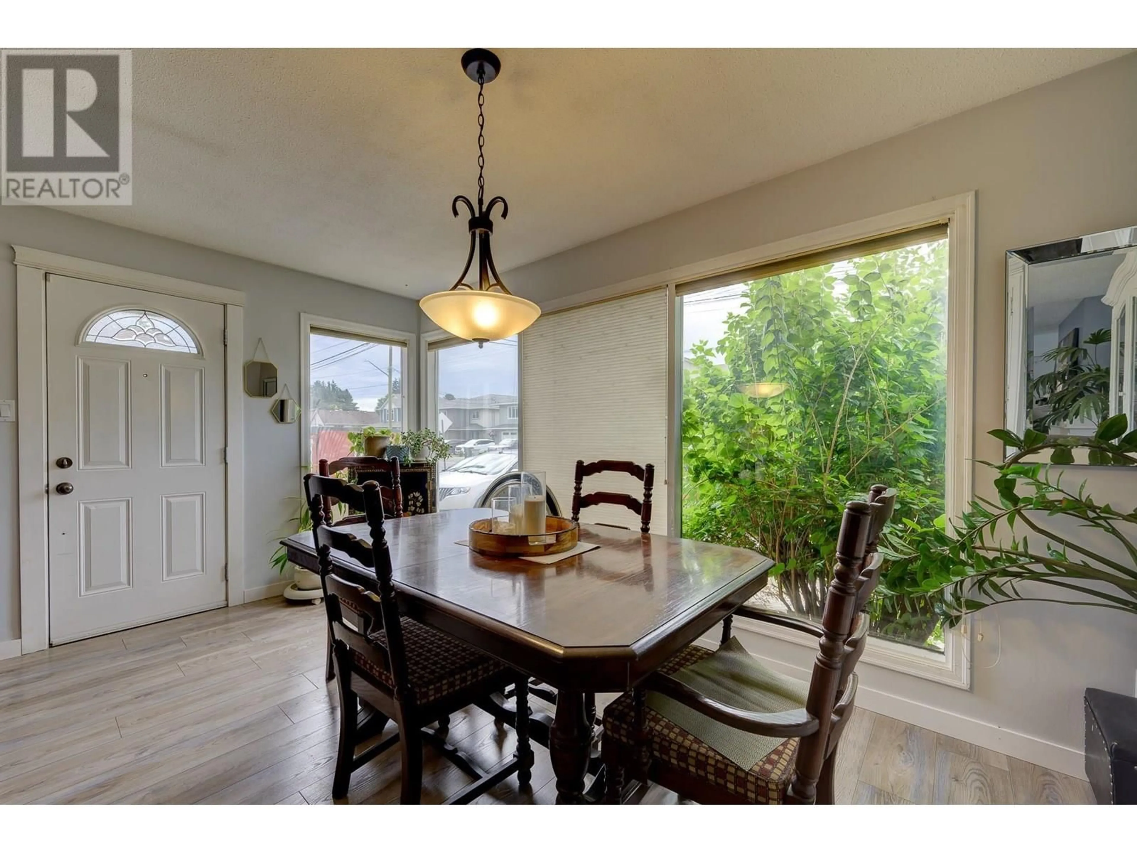 Dining room, wood/laminate floor for 2374 PARKCREST AVENUE, Kamloops British Columbia V2B4Y3