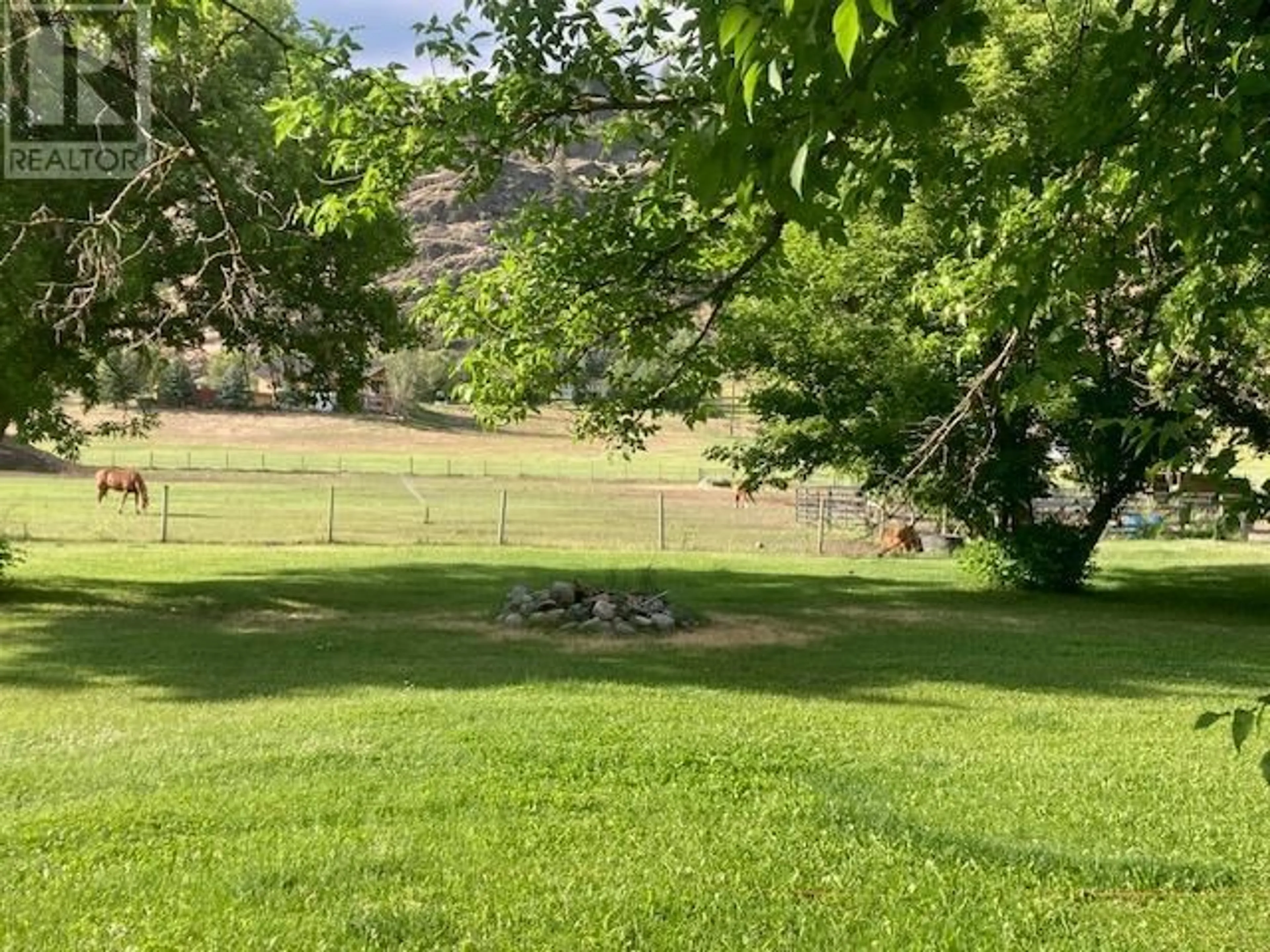 A pic from outside/outdoor area/front of a property/back of a property/a pic from drone, mountain view for 937 THIRTEENTH AVENUE, Midway British Columbia V0H1M0