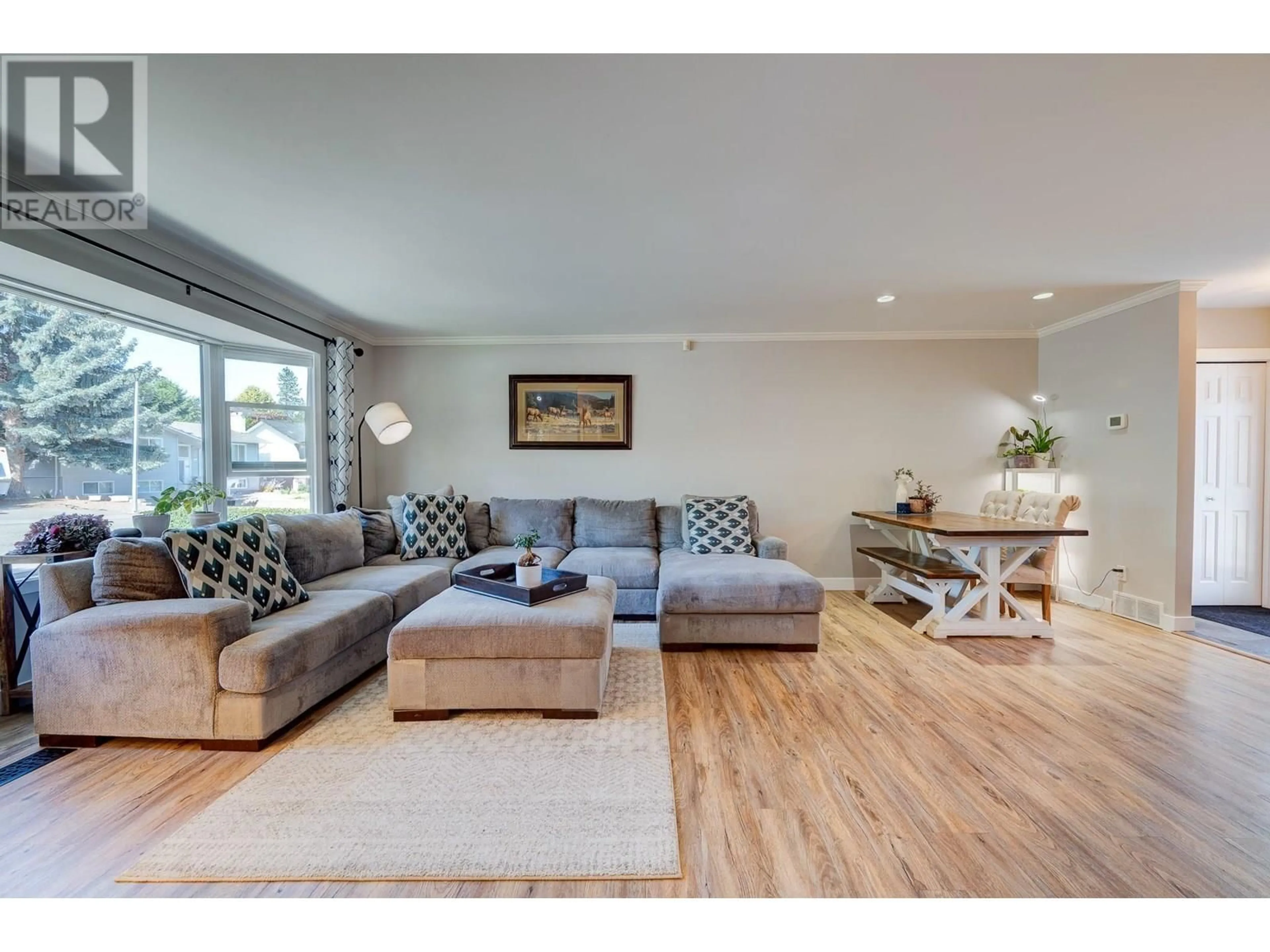 Living room with furniture, wood/laminate floor for 146 WHISTLER DRIVE, Kamloops British Columbia V2E1X6