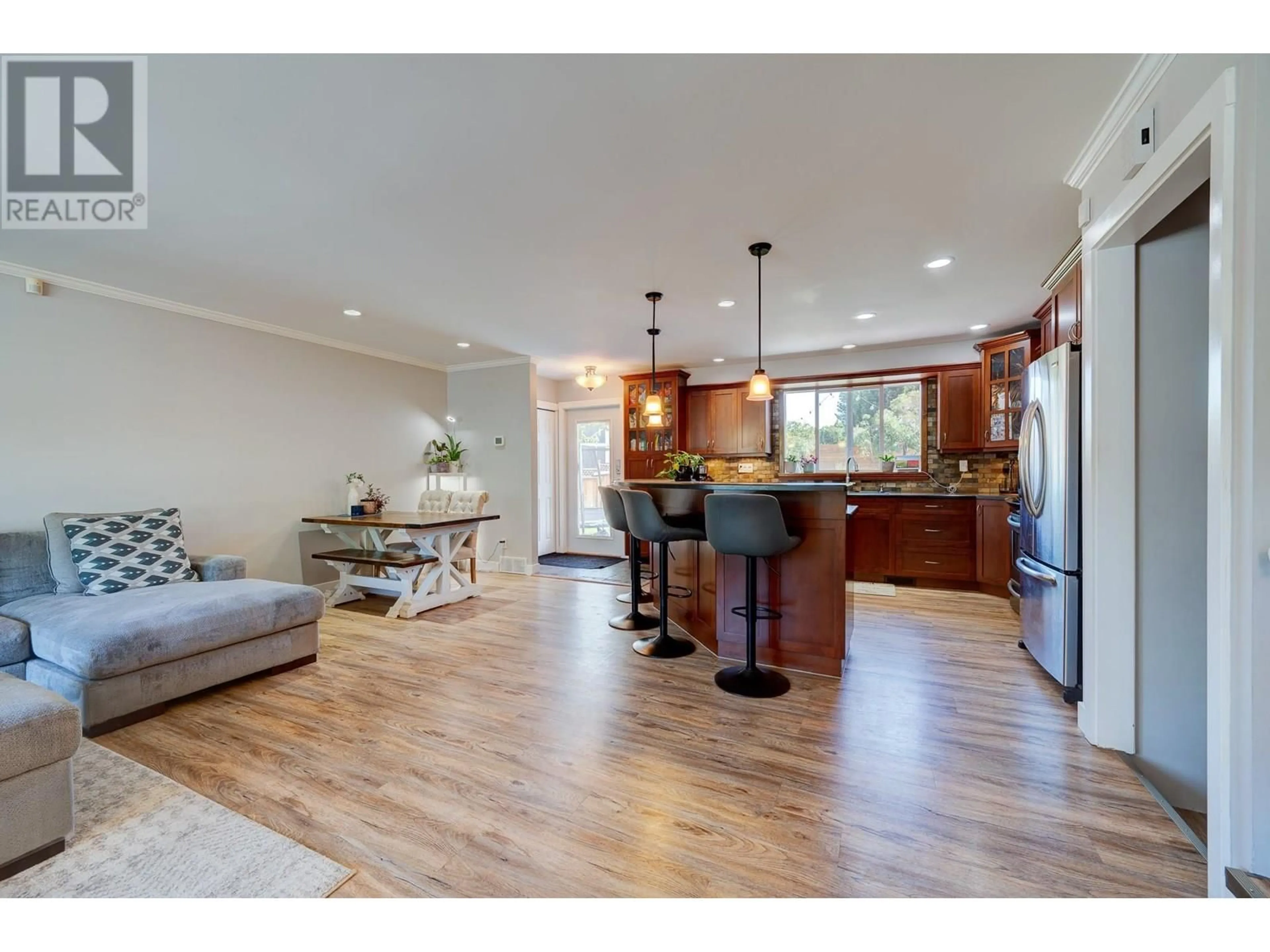 Open concept kitchen, wood/laminate floor for 146 WHISTLER DRIVE, Kamloops British Columbia V2E1X6