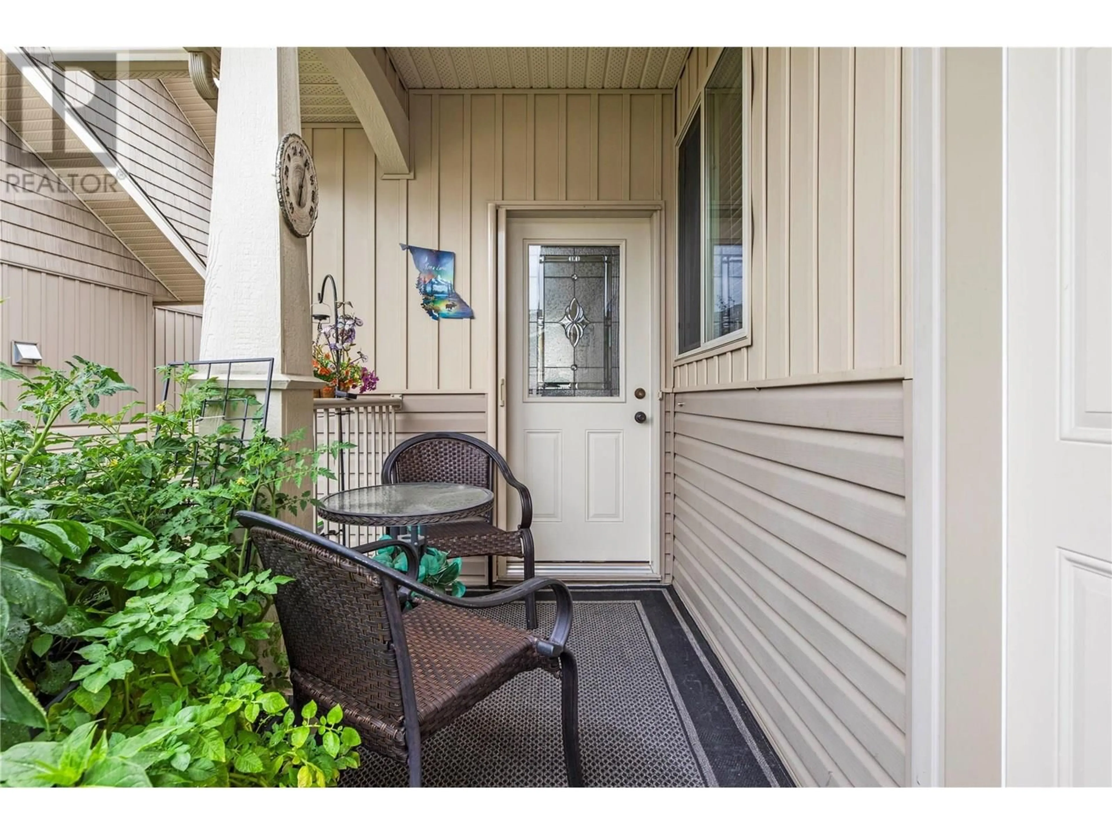 Indoor entryway for 15 - 2751 15 AVENUE NORTHEAST, Salmon Arm British Columbia V1E0B5
