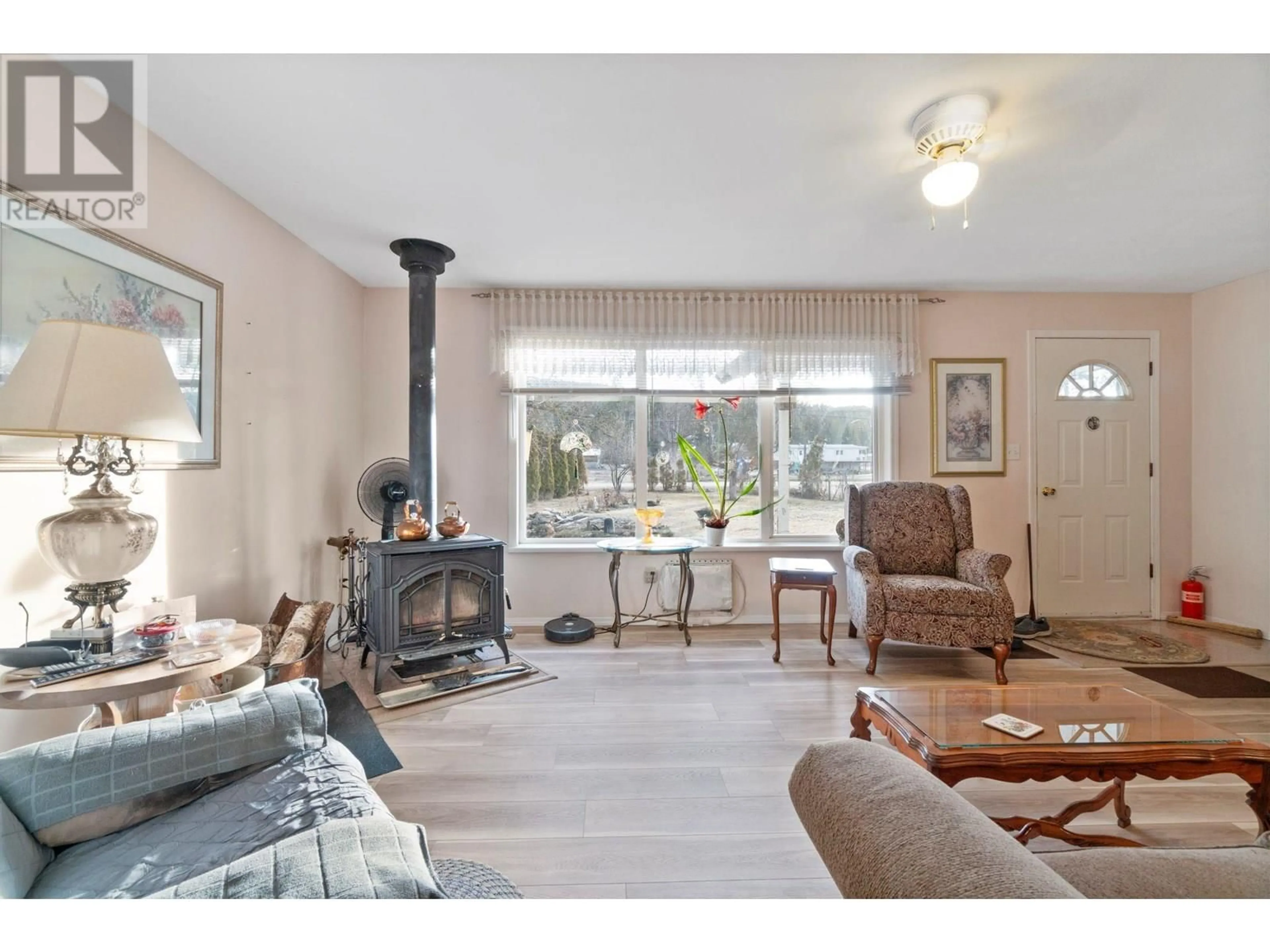 Living room with furniture, unknown for 7024 HIGHWAY 97-B HIGHWAY, Salmon Arm British Columbia V0E2Y6