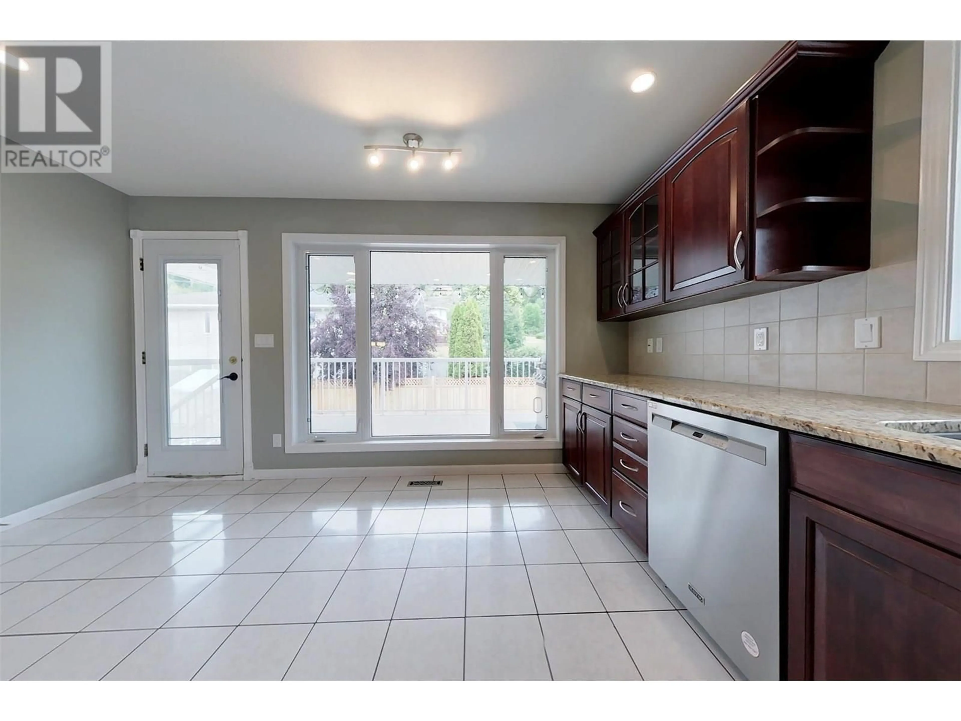 Open concept kitchen, ceramic/tile floor for 1030 11TH AVENUE NORTH, Creston British Columbia V0B1G6