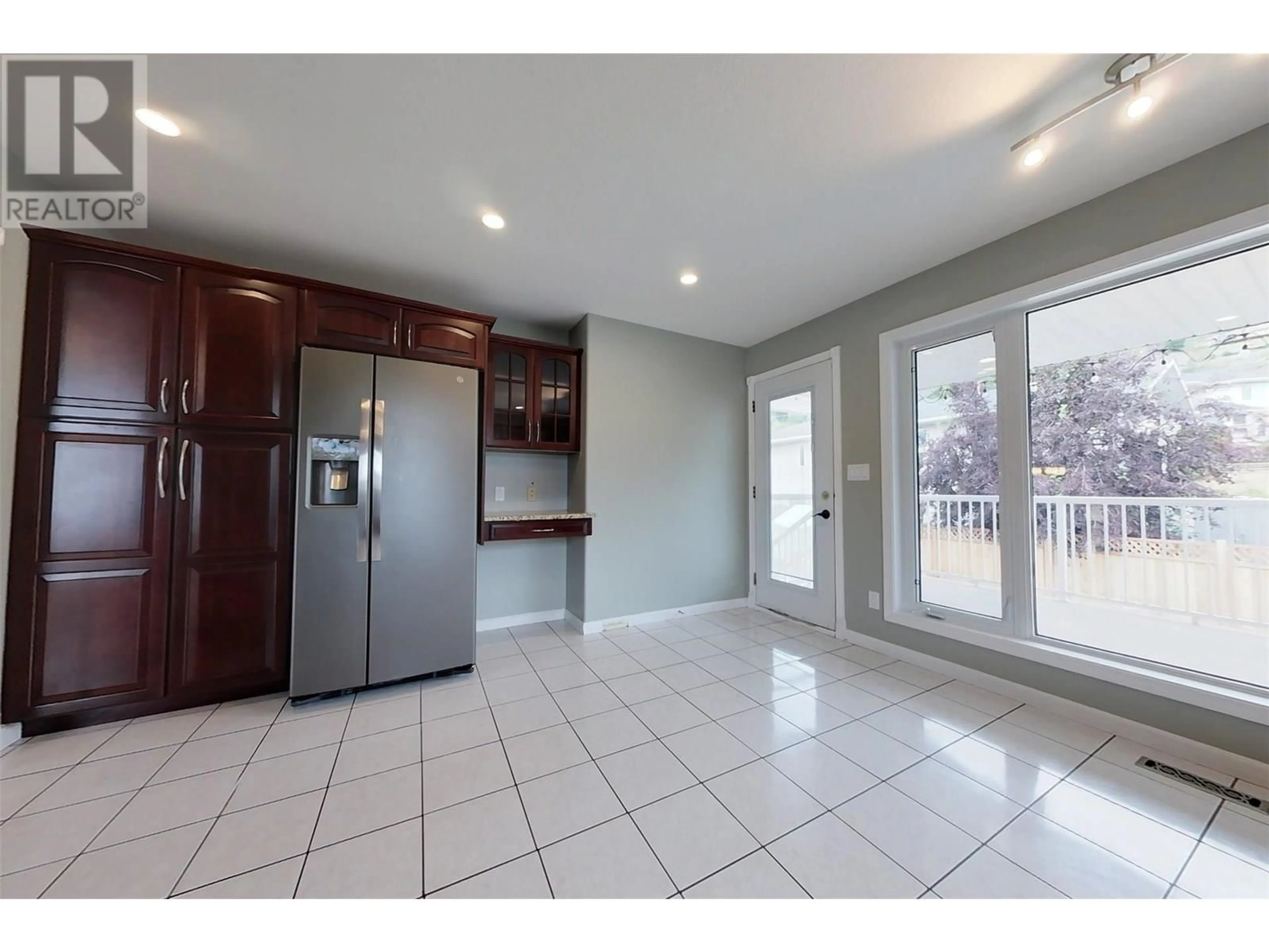 Open concept kitchen, ceramic/tile floor for 1030 11TH AVENUE NORTH, Creston British Columbia V0B1G6