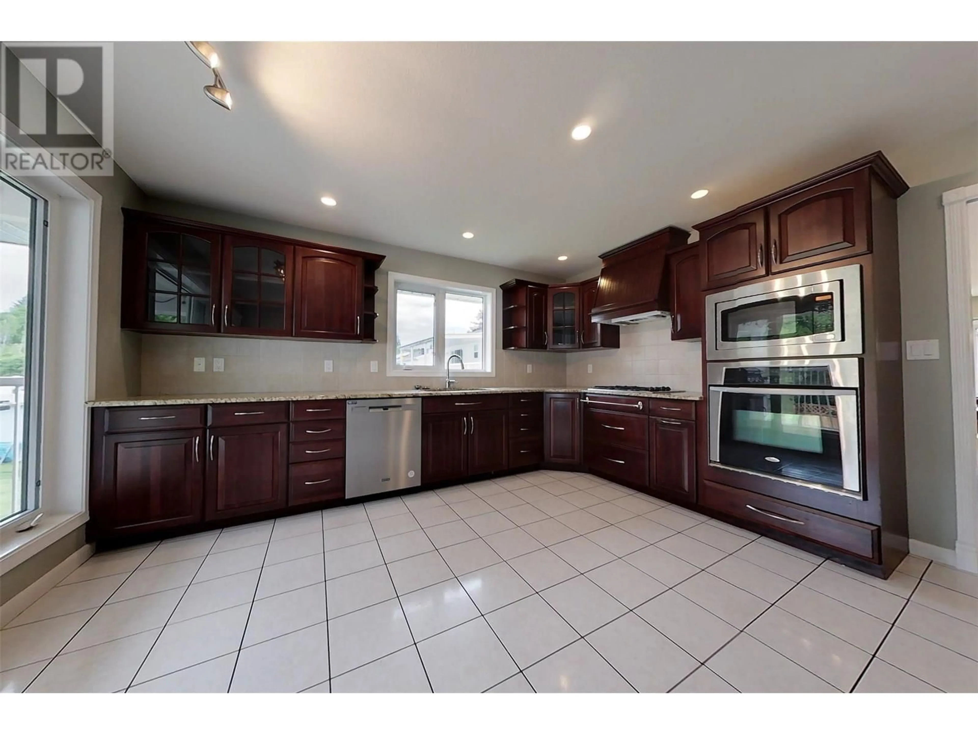 Open concept kitchen, ceramic/tile floor for 1030 11TH AVENUE NORTH, Creston British Columbia V0B1G6