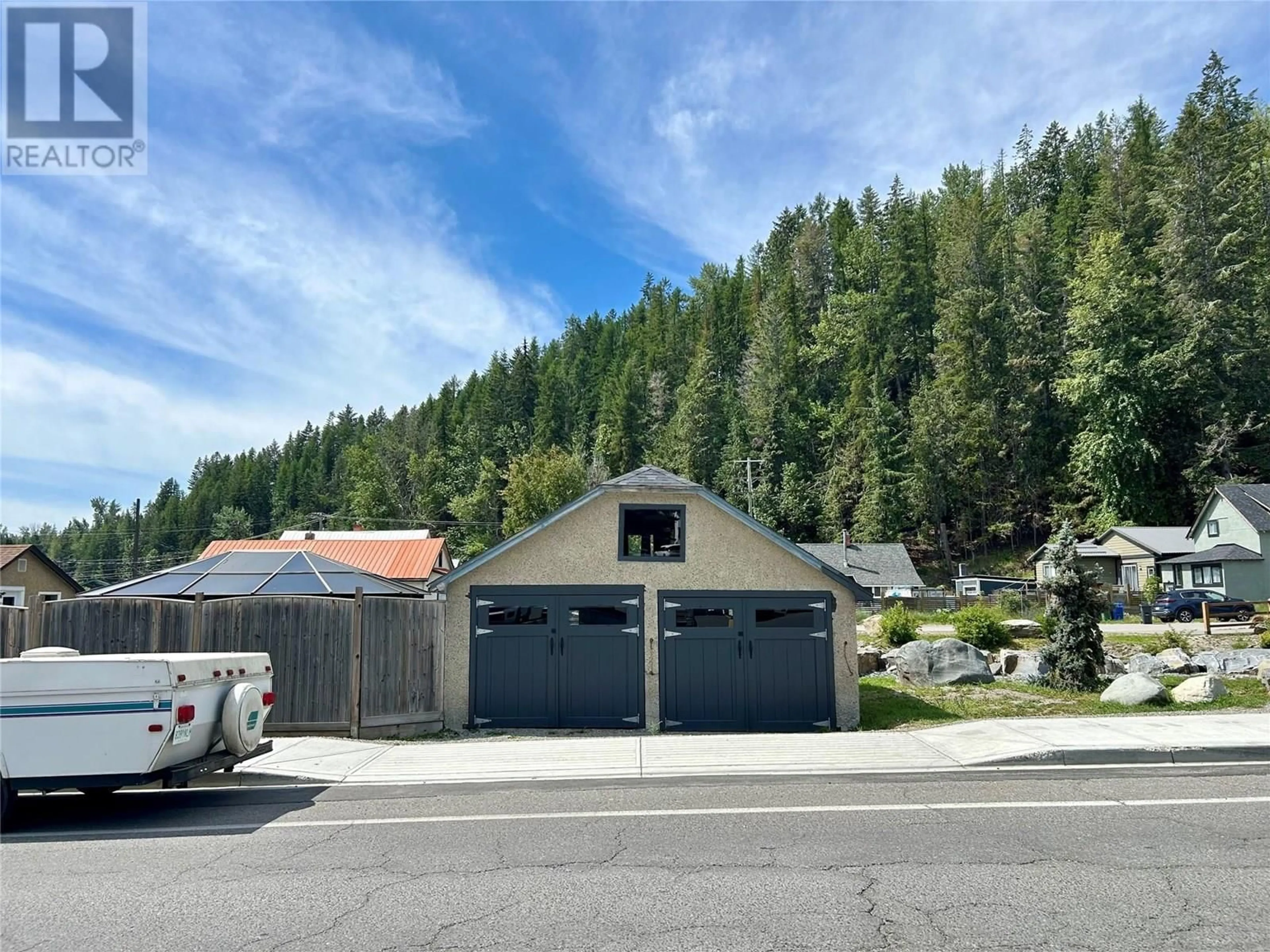 Indoor garage for 305 DEER PARK AVENUE, Kimberley British Columbia V1A2B7