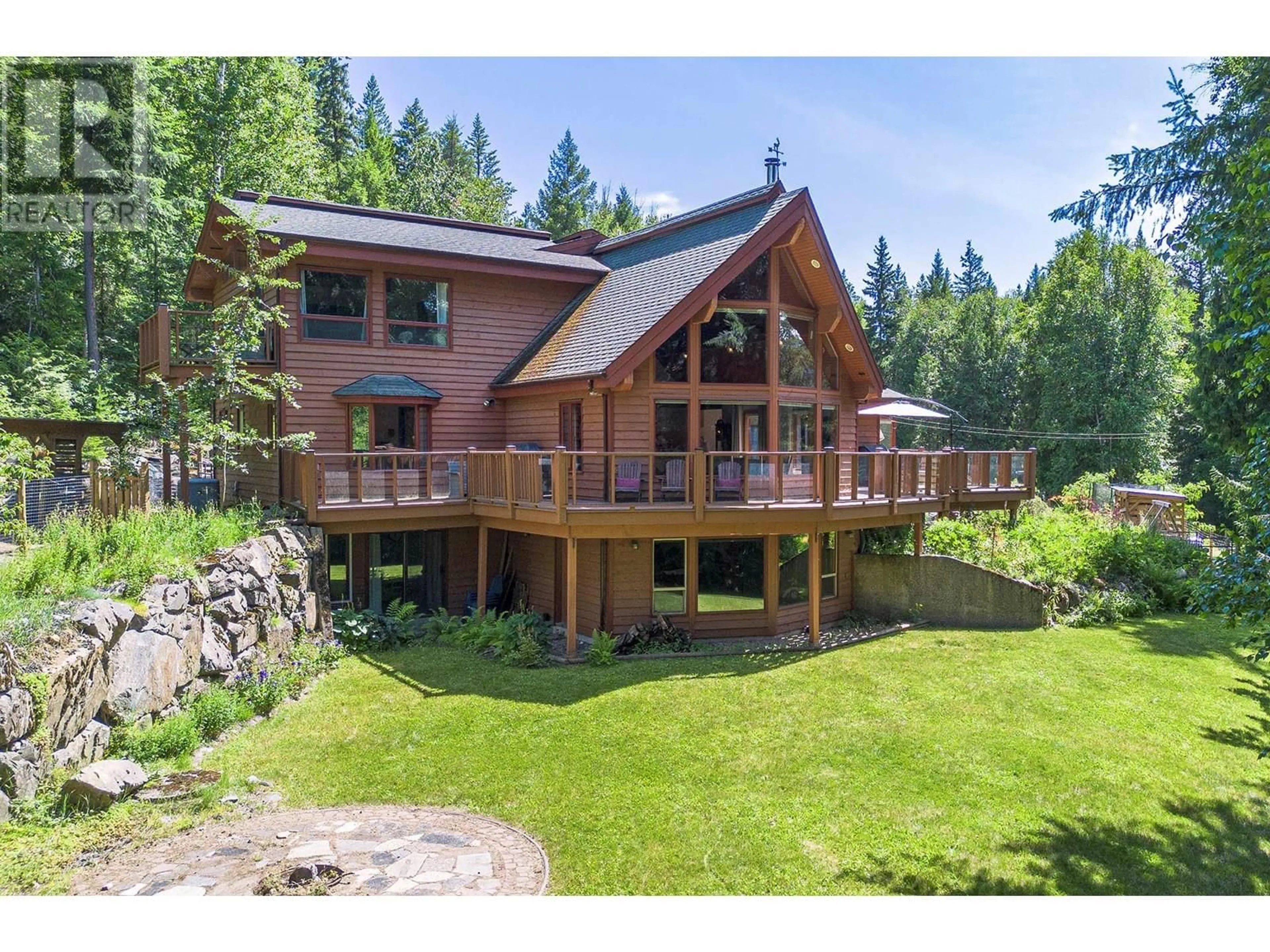 A pic from outside/outdoor area/front of a property/back of a property/a pic from drone, unknown for 262 SMALL ROAD, Clearwater British Columbia V0E1N2