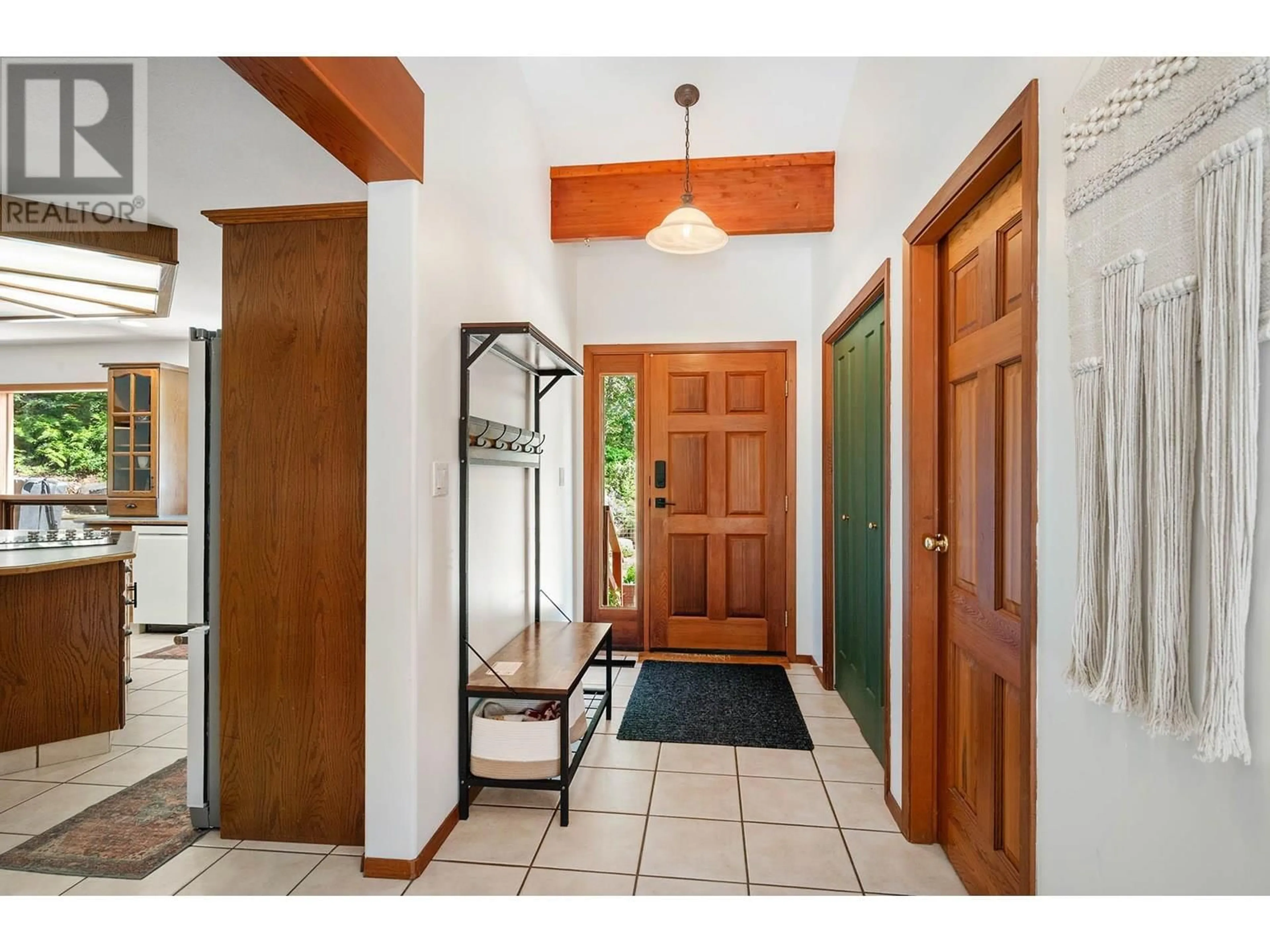 Indoor entryway for 262 SMALL ROAD, Clearwater British Columbia V0E1N2
