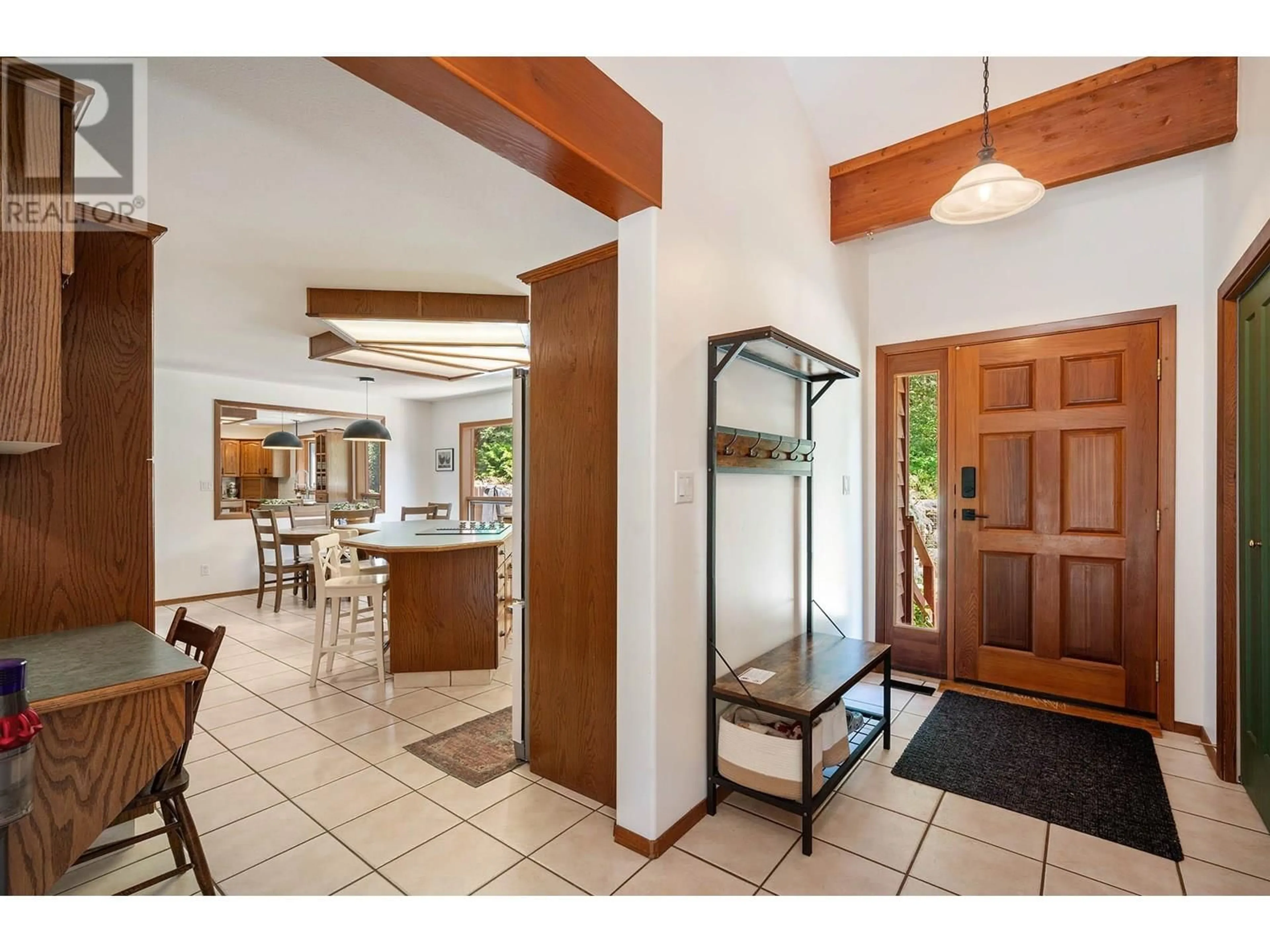 Indoor foyer for 262 SMALL ROAD, Clearwater British Columbia V0E1N2