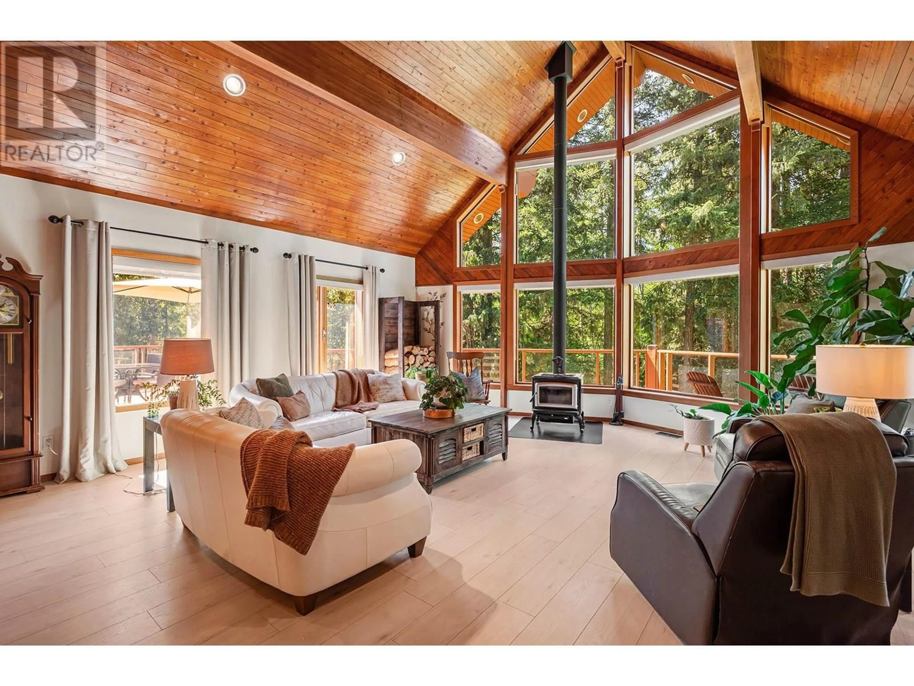 Living room with furniture, unknown for 262 SMALL ROAD, Clearwater British Columbia V0E1N2
