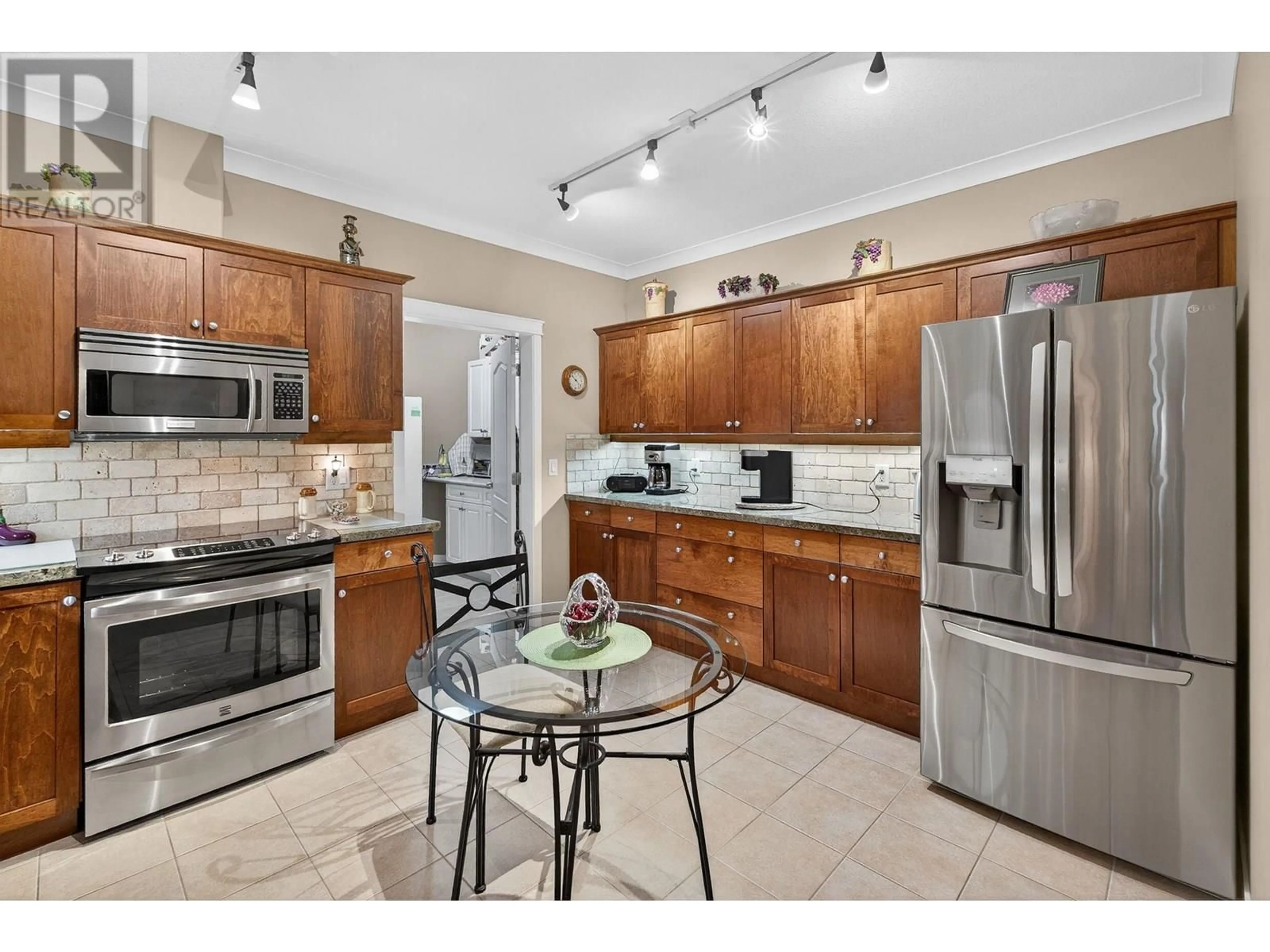Open concept kitchen, ceramic/tile floor for 405 - 307 WHITMAN ROAD, Kelowna British Columbia V1V2P3