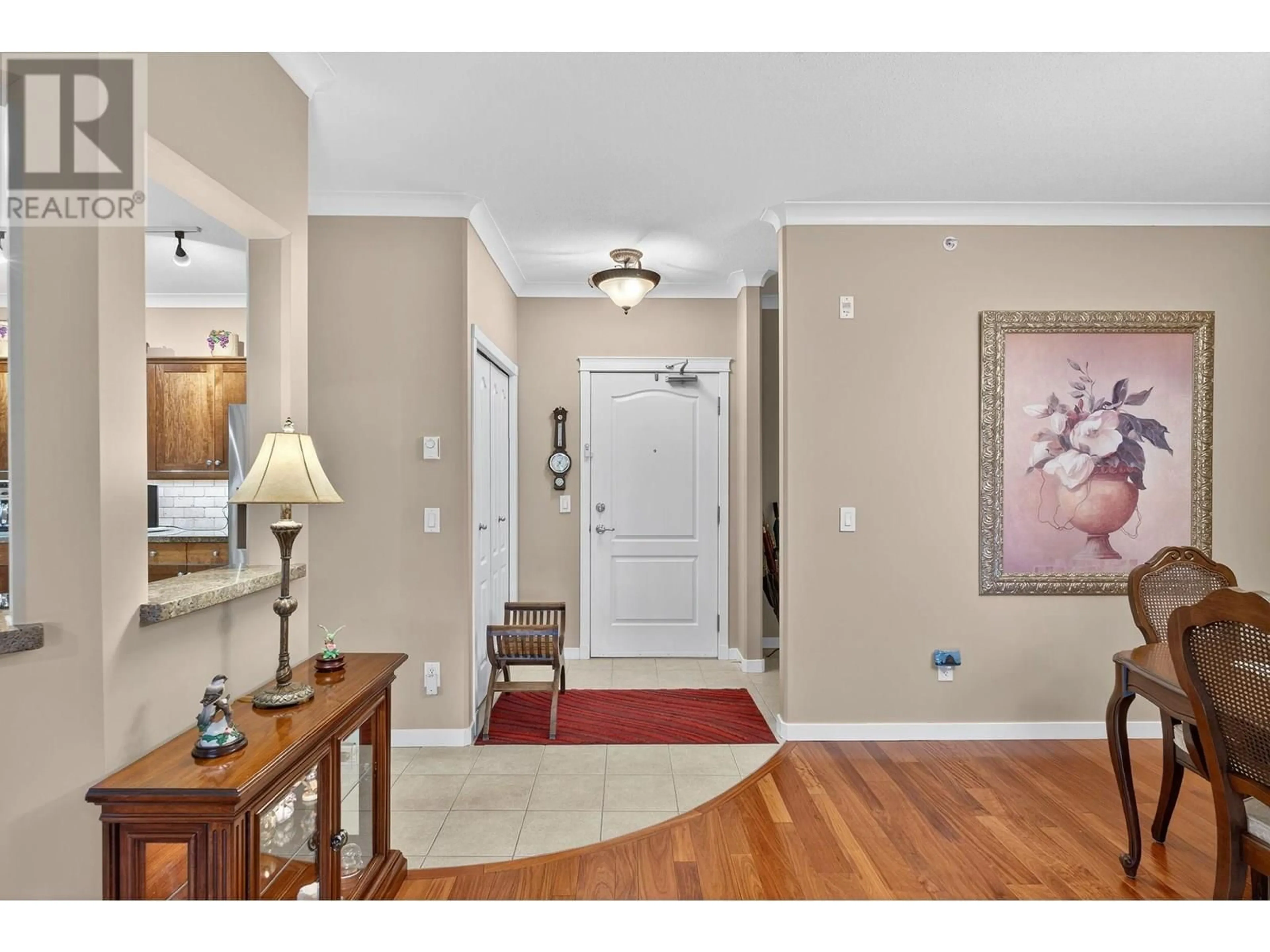 Indoor entryway for 405 - 307 WHITMAN ROAD, Kelowna British Columbia V1V2P3