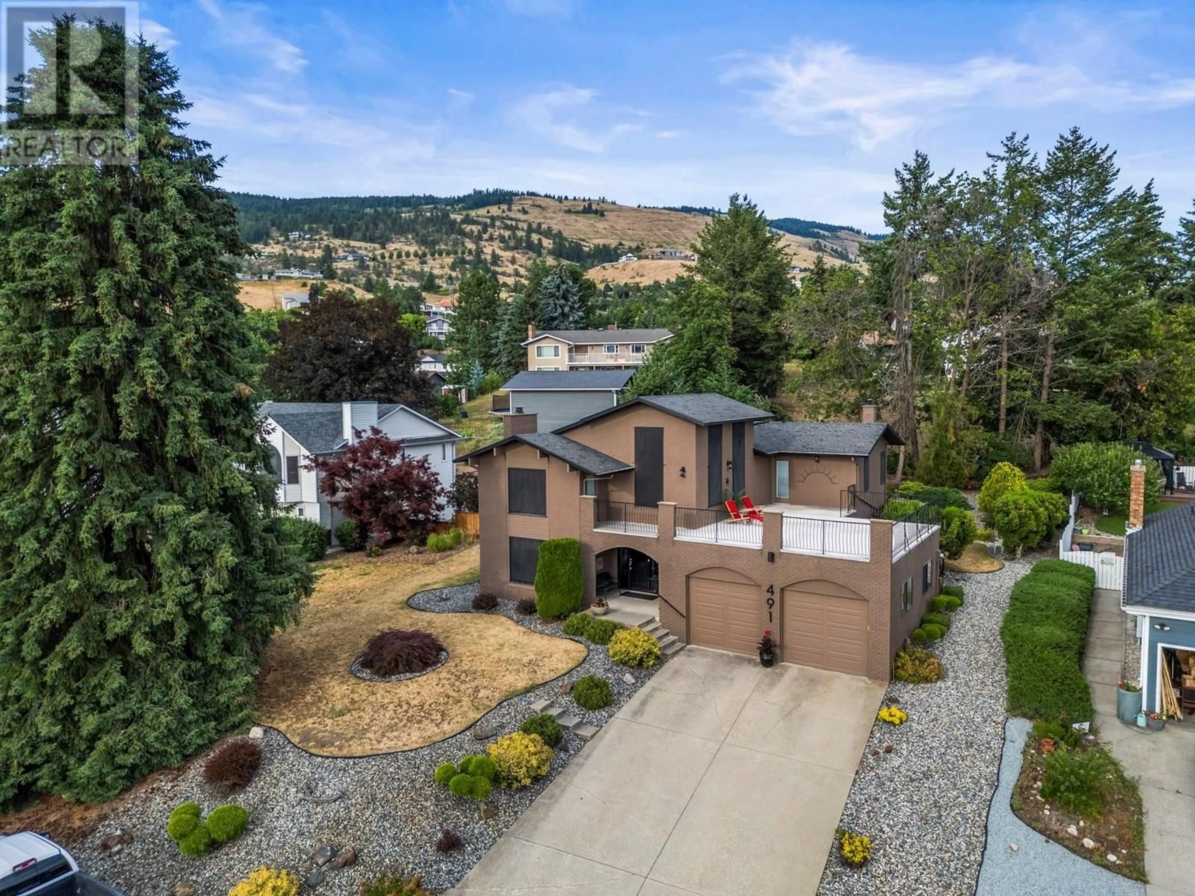 A pic from outside/outdoor area/front of a property/back of a property/a pic from drone, street for 491 TERRACE DRIVE, Coldstream British Columbia V1B2W9
