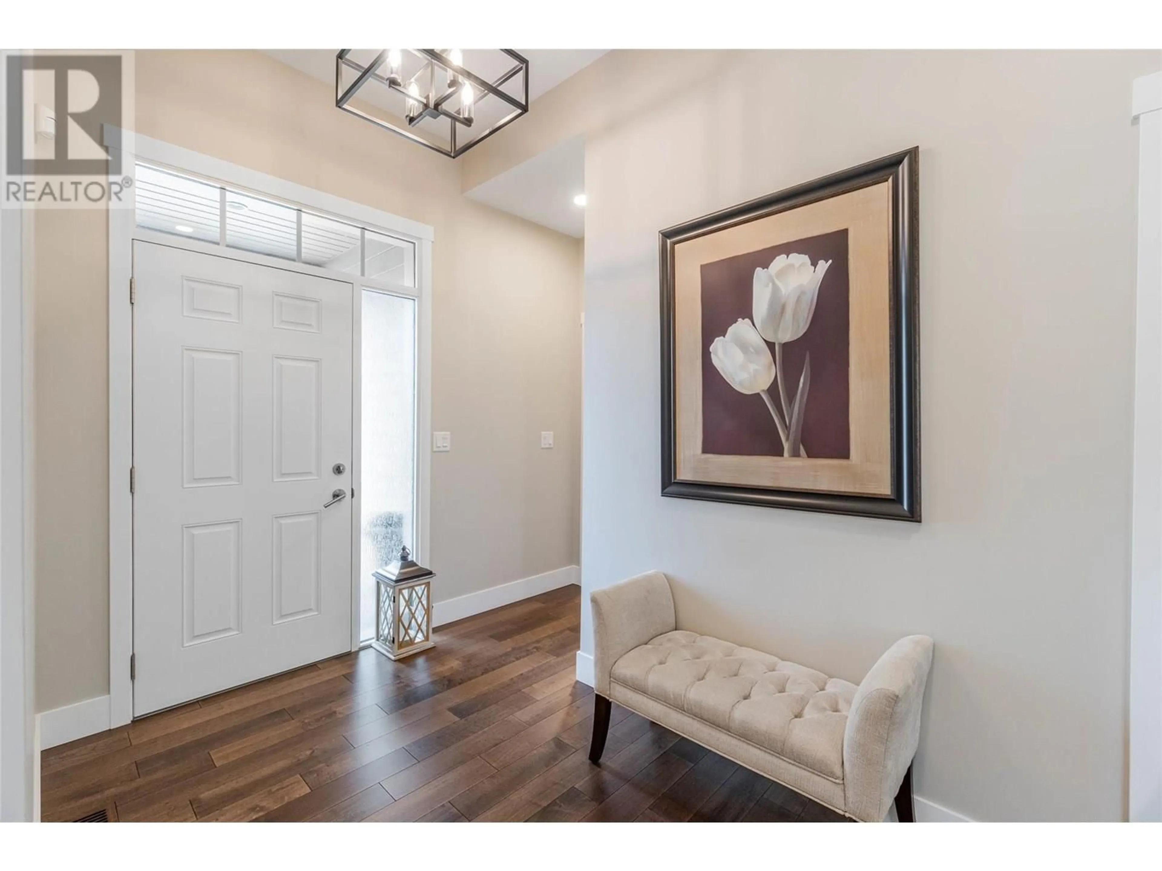 Indoor entryway for 24 - 6833 MEADOWS DRIVE, Oliver British Columbia V0H1T4