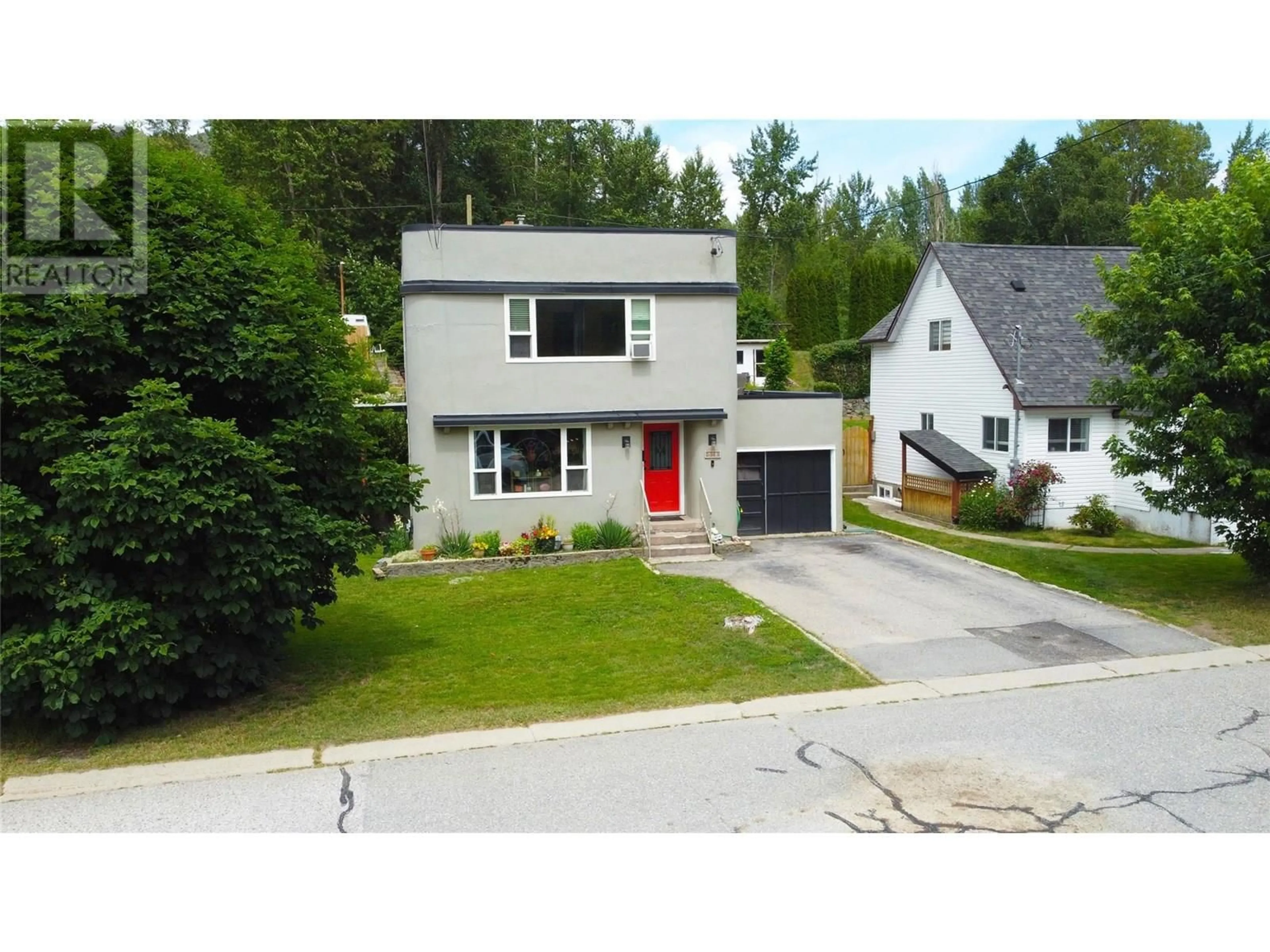 A pic from outside/outdoor area/front of a property/back of a property/a pic from drone, street for 465 FORREST DRIVE, Warfield British Columbia V1R2H1