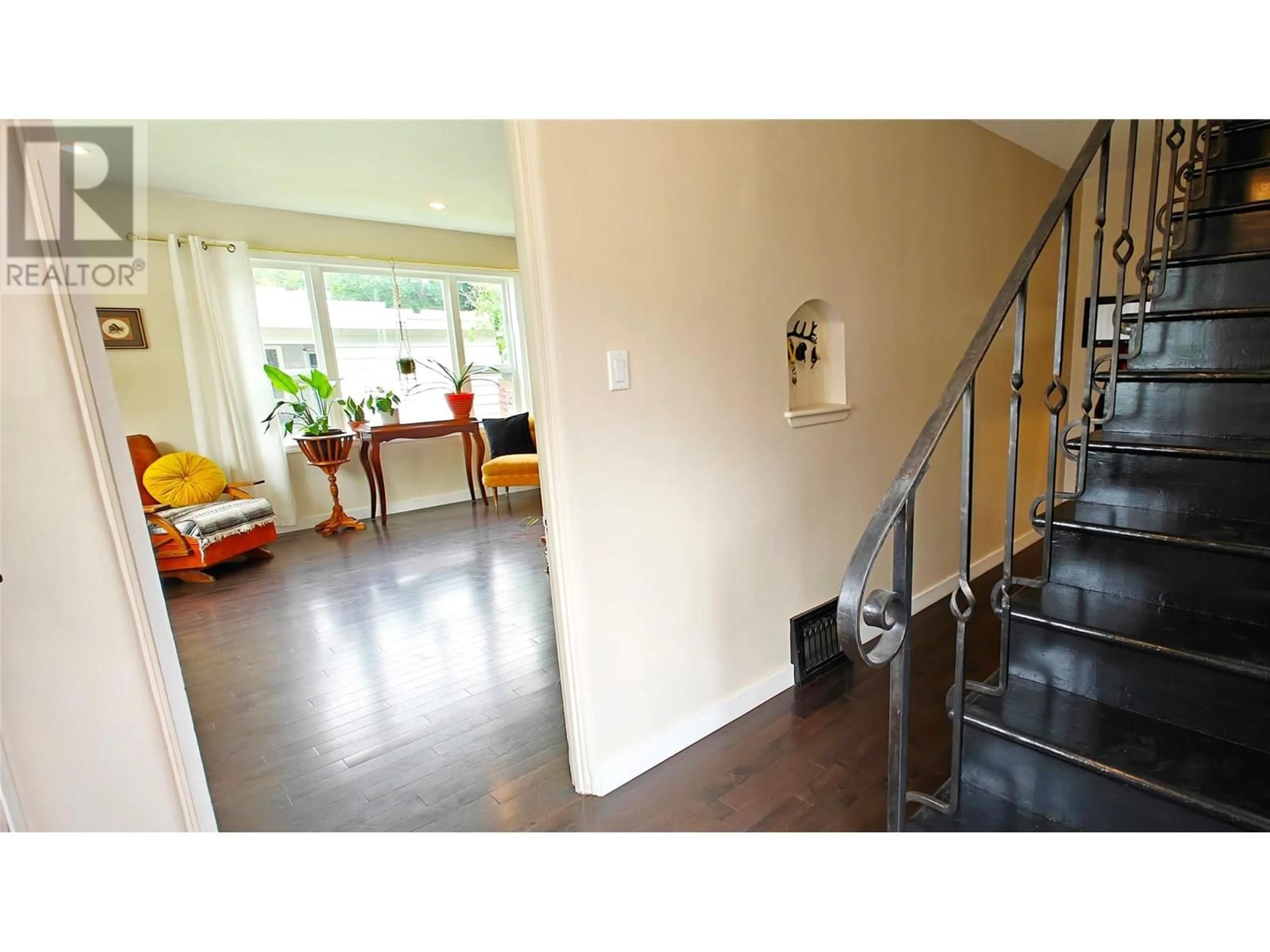 Indoor foyer for 465 FORREST DRIVE, Warfield British Columbia V1R2H1