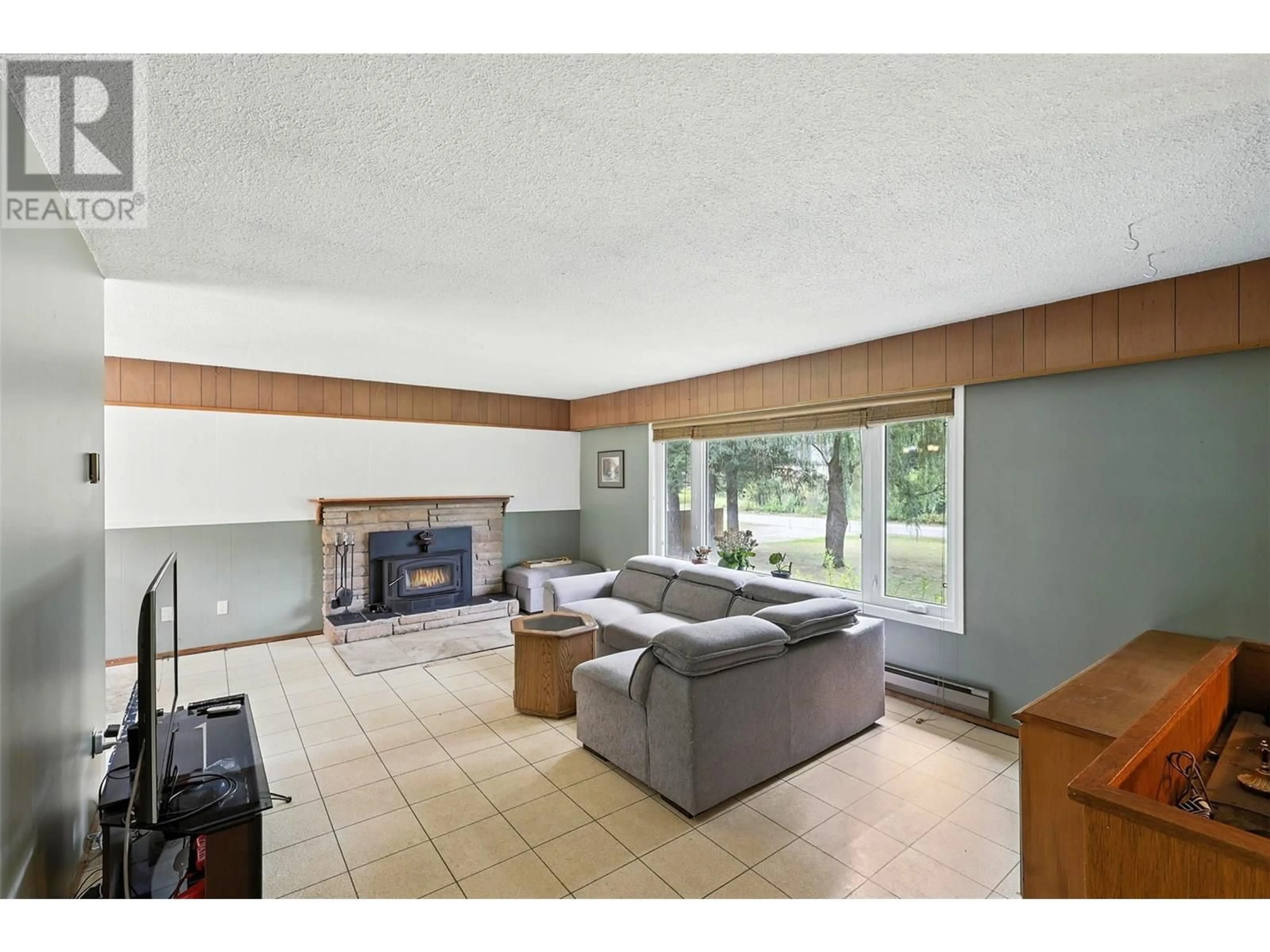 Living room with furniture, unknown for 1653 BIRCH ISLAND LOST CREEK ROAD, Clearwater British Columbia V0E1N0