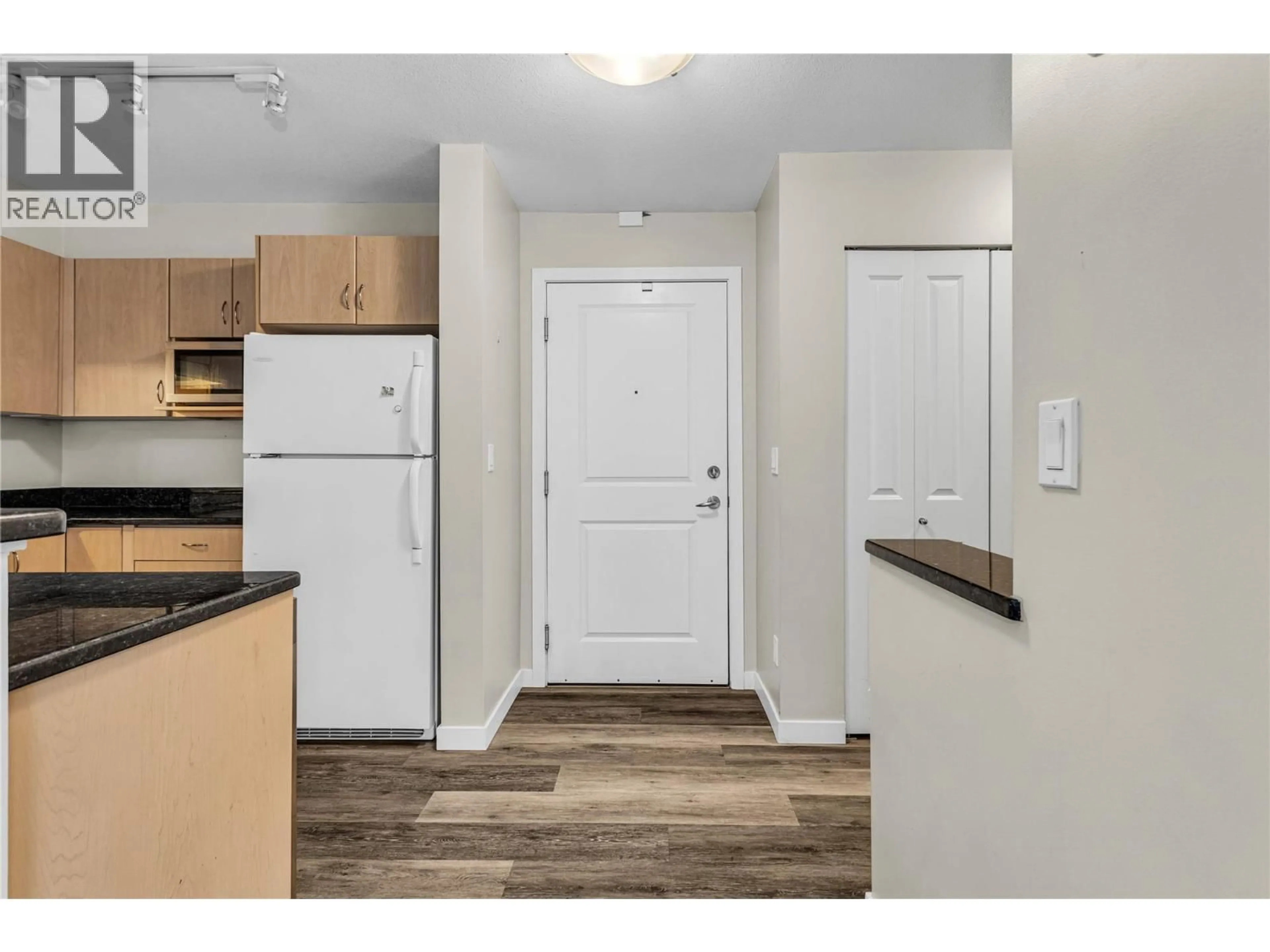 Standard kitchen, unknown for 200 - 555 YATES ROAD, Kelowna British Columbia V1V2V2
