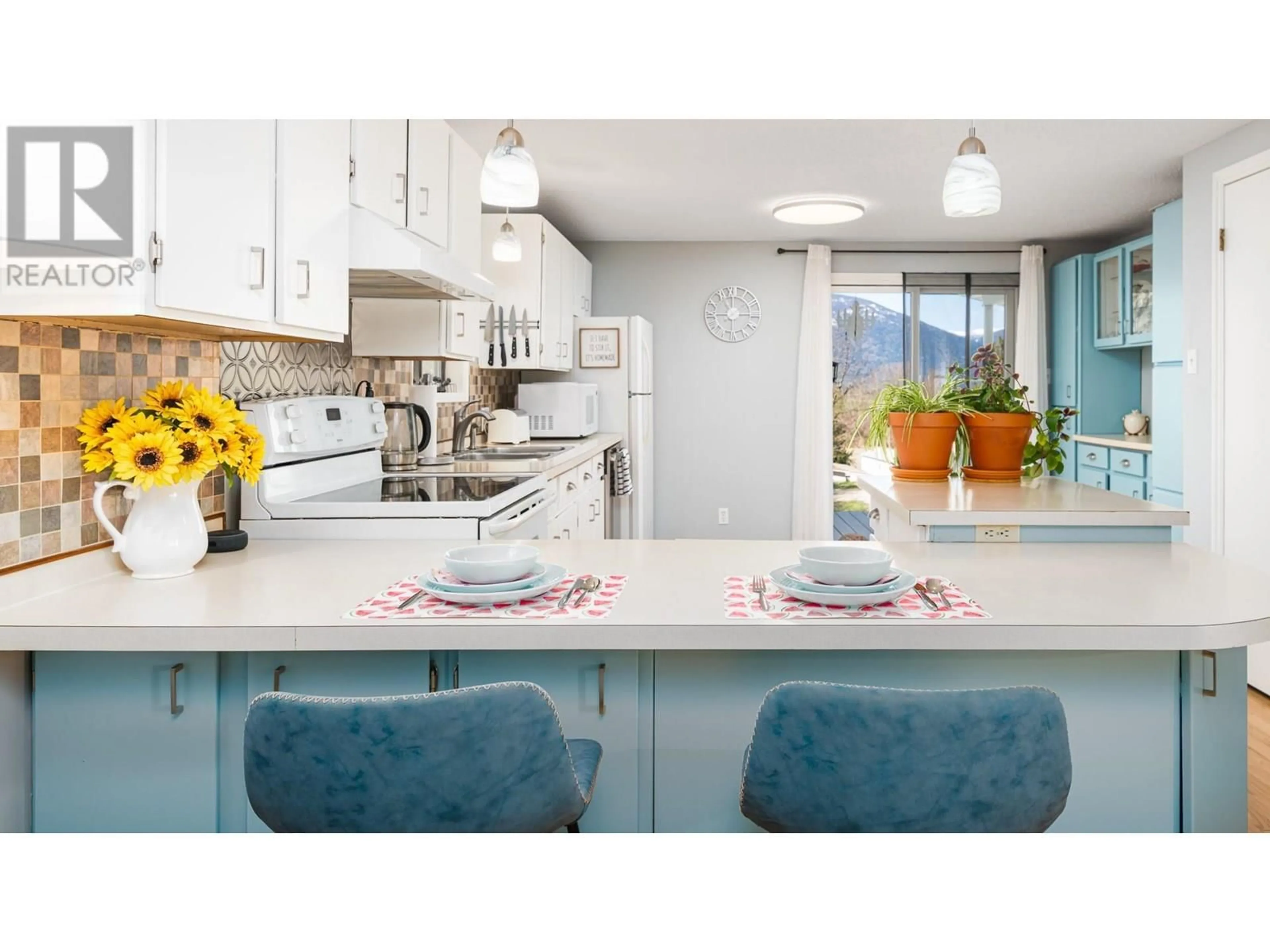Open concept kitchen, ceramic/tile floor for 37 - 445 6TH AVENUE NORTH, Creston British Columbia V0B1G3