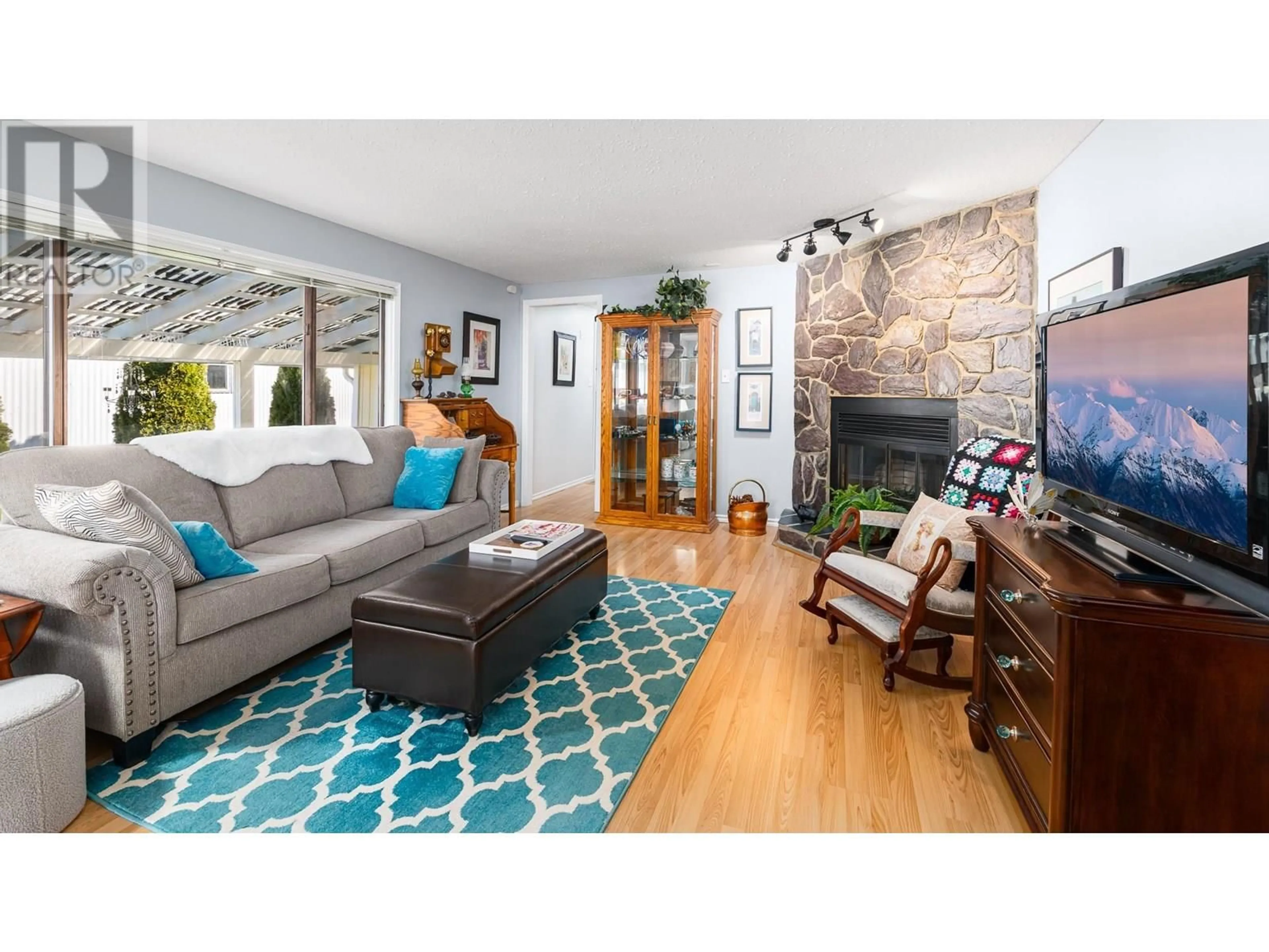 Living room with furniture, wood/laminate floor for 37 - 445 6TH AVENUE NORTH, Creston British Columbia V0B1G3
