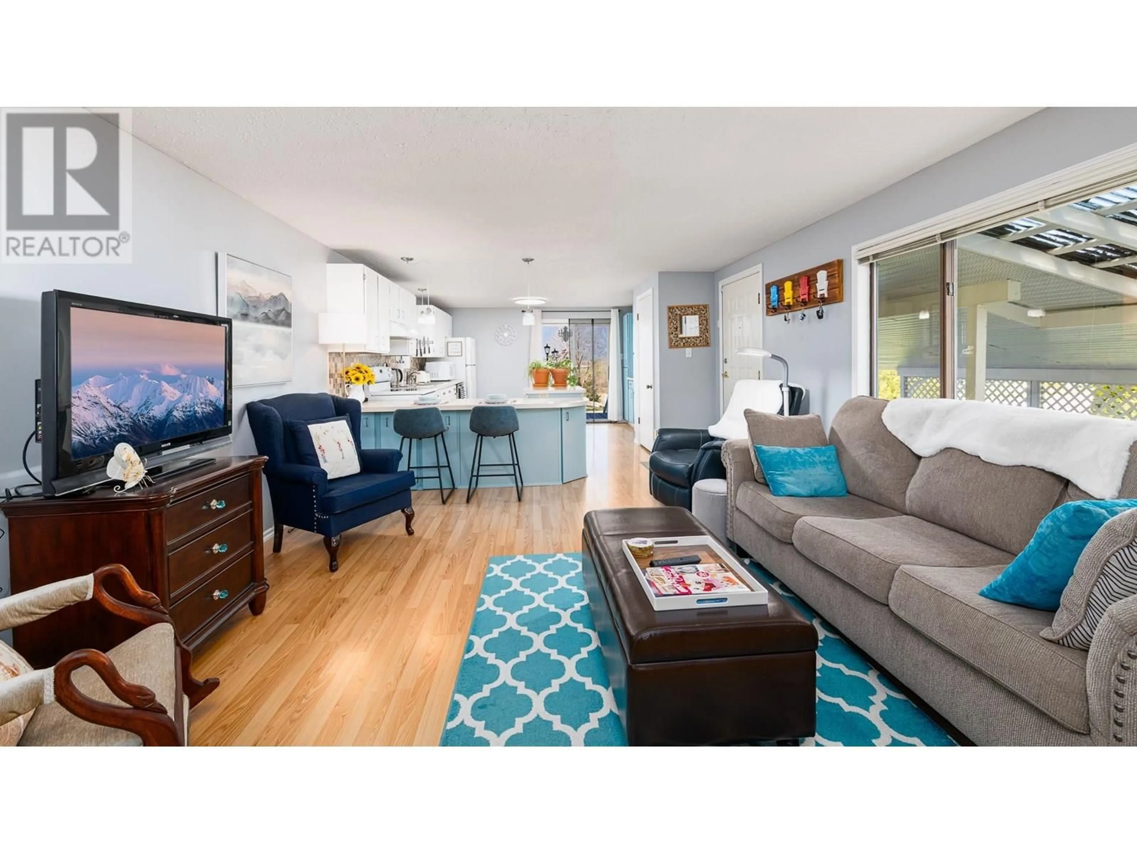 Living room with furniture, wood/laminate floor for 37 - 445 6TH AVENUE NORTH, Creston British Columbia V0B1G3