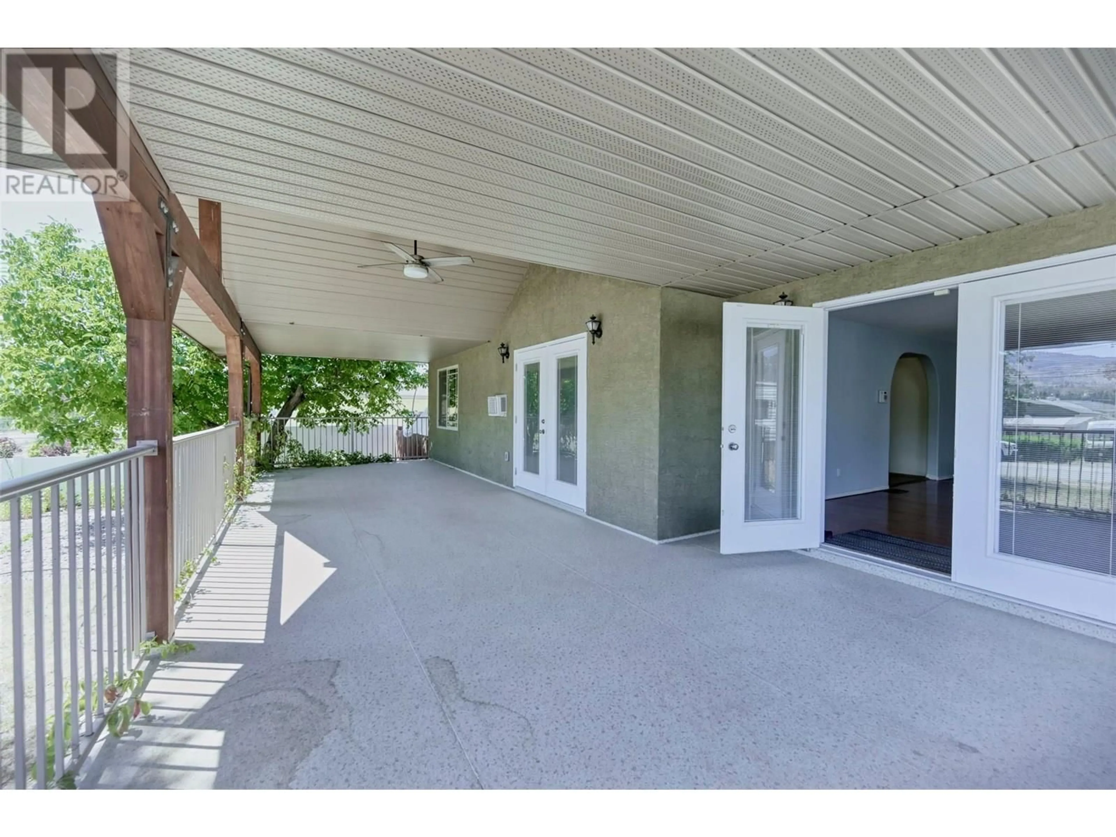 Indoor foyer for 5870 OKANAGAN STREET, Oliver British Columbia V0H1T0