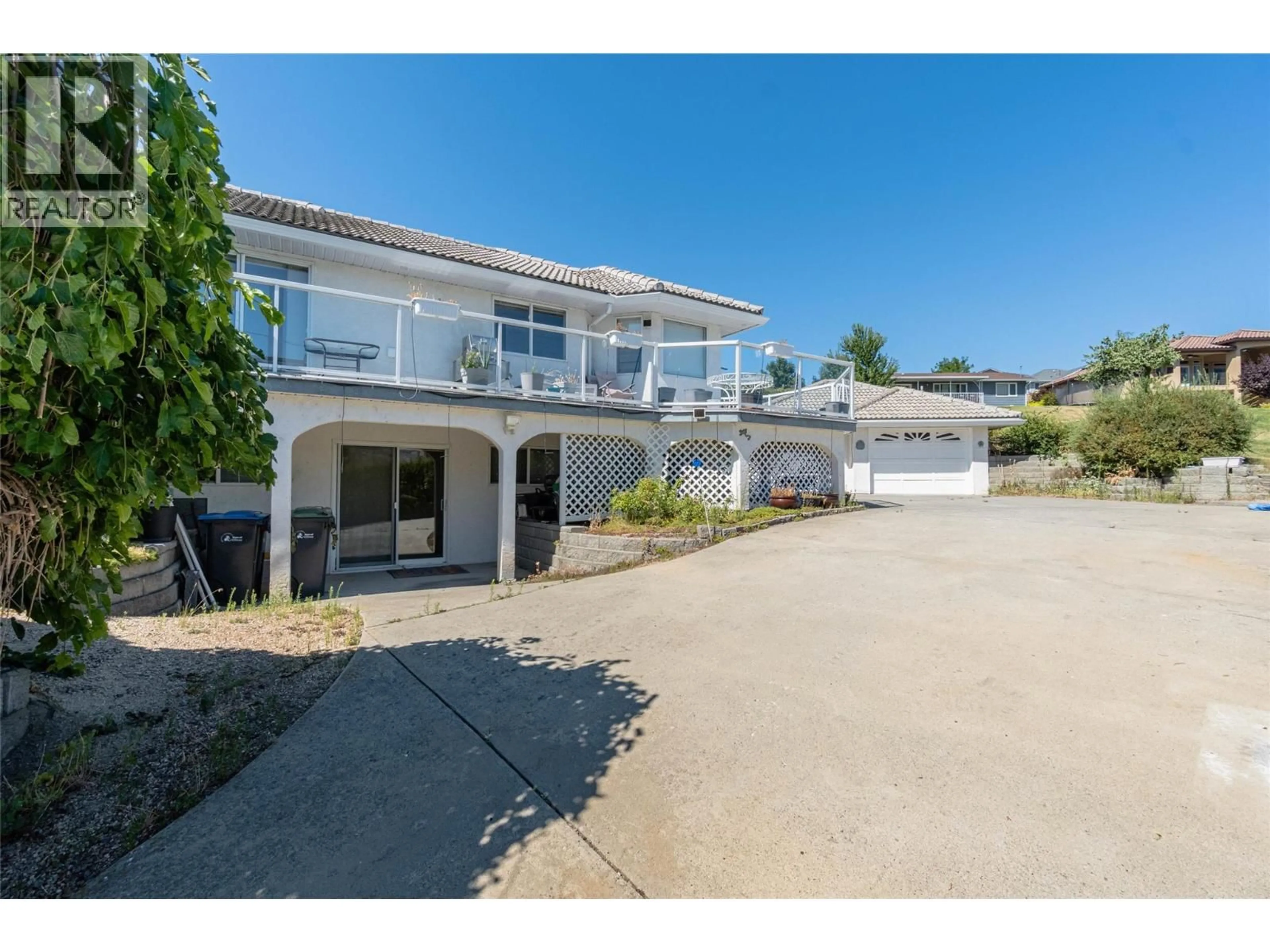 A pic from outside/outdoor area/front of a property/back of a property/a pic from drone, unknown for 6752 LAKESIDE DRIVE, Oliver British Columbia V0H1T4
