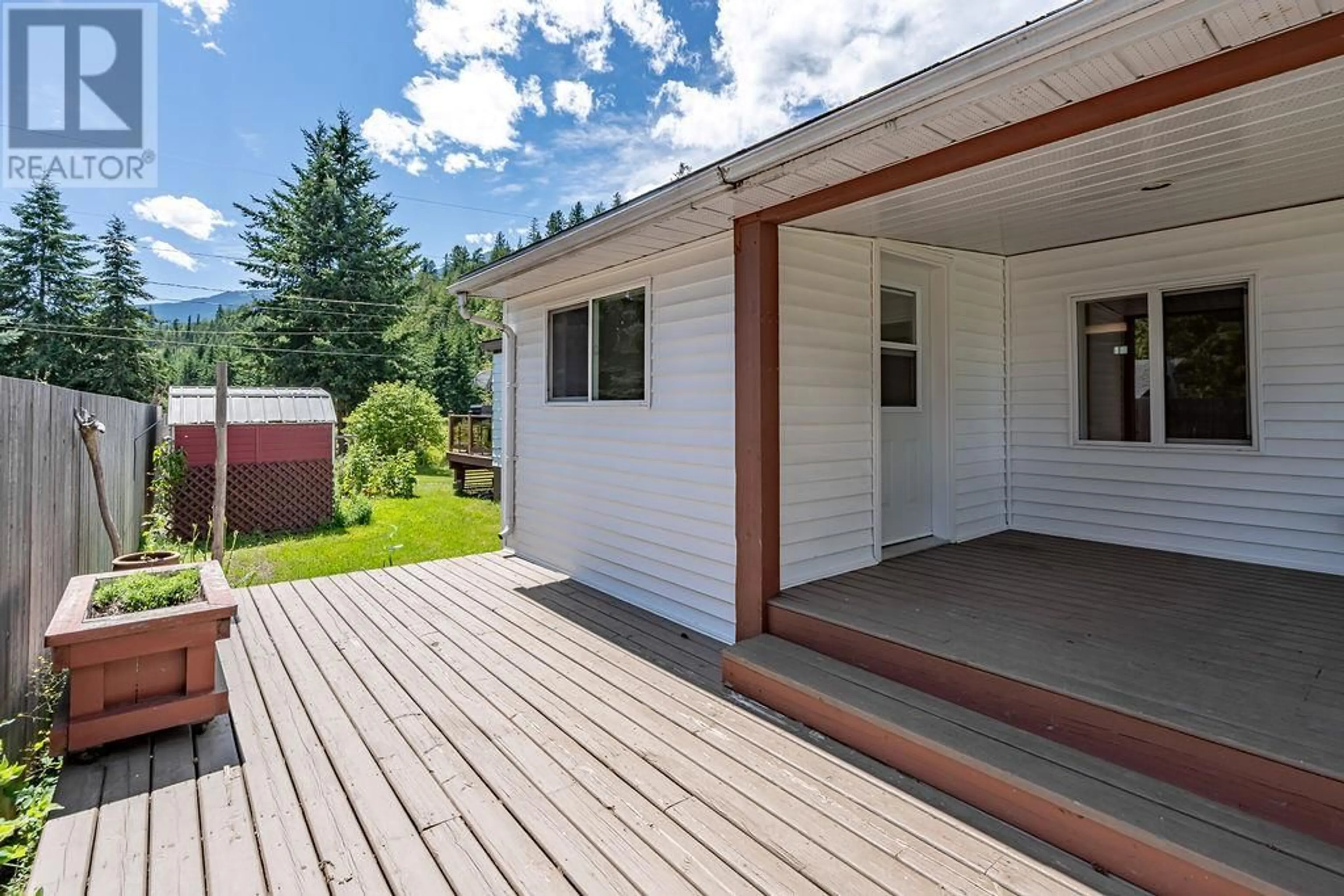 Patio, unknown for 243 E AVENUE, Kaslo British Columbia V0G1M0