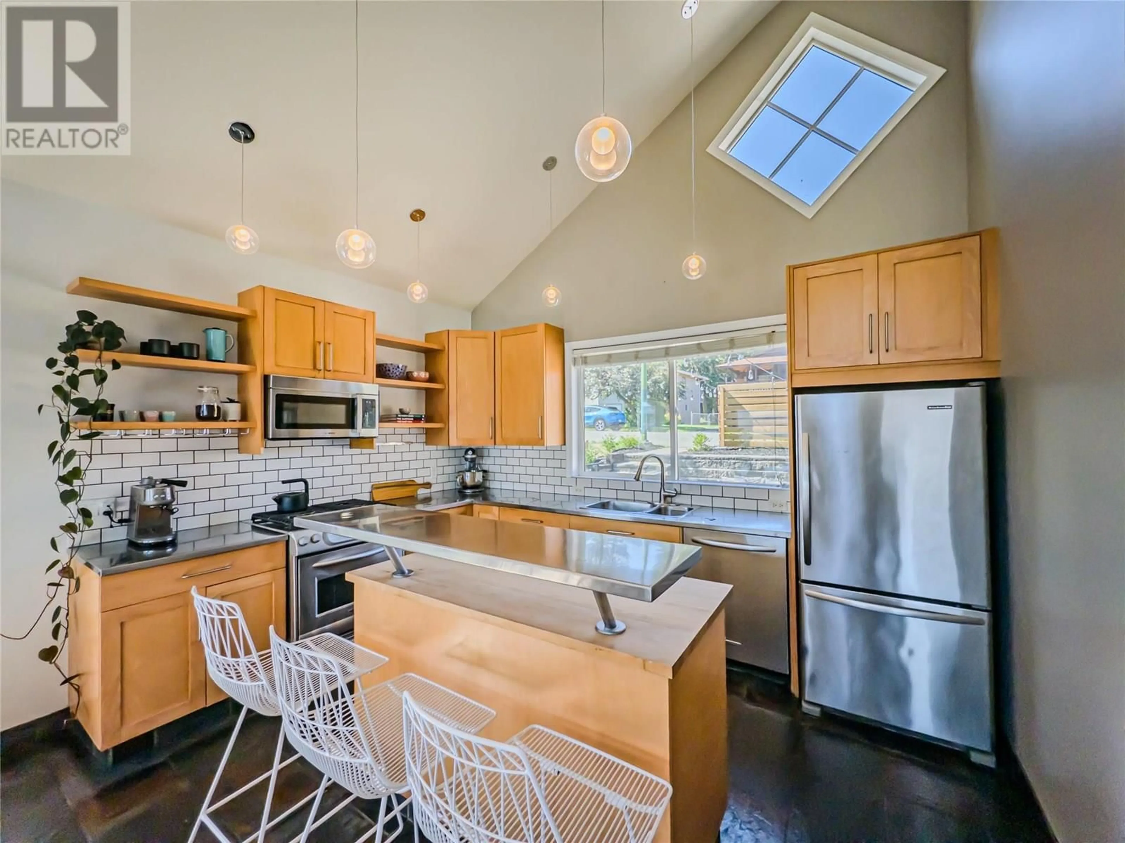 Open concept kitchen, ceramic/tile floor for 216 MONMOUTH DRIVE, Kamloops British Columbia V2E1M1