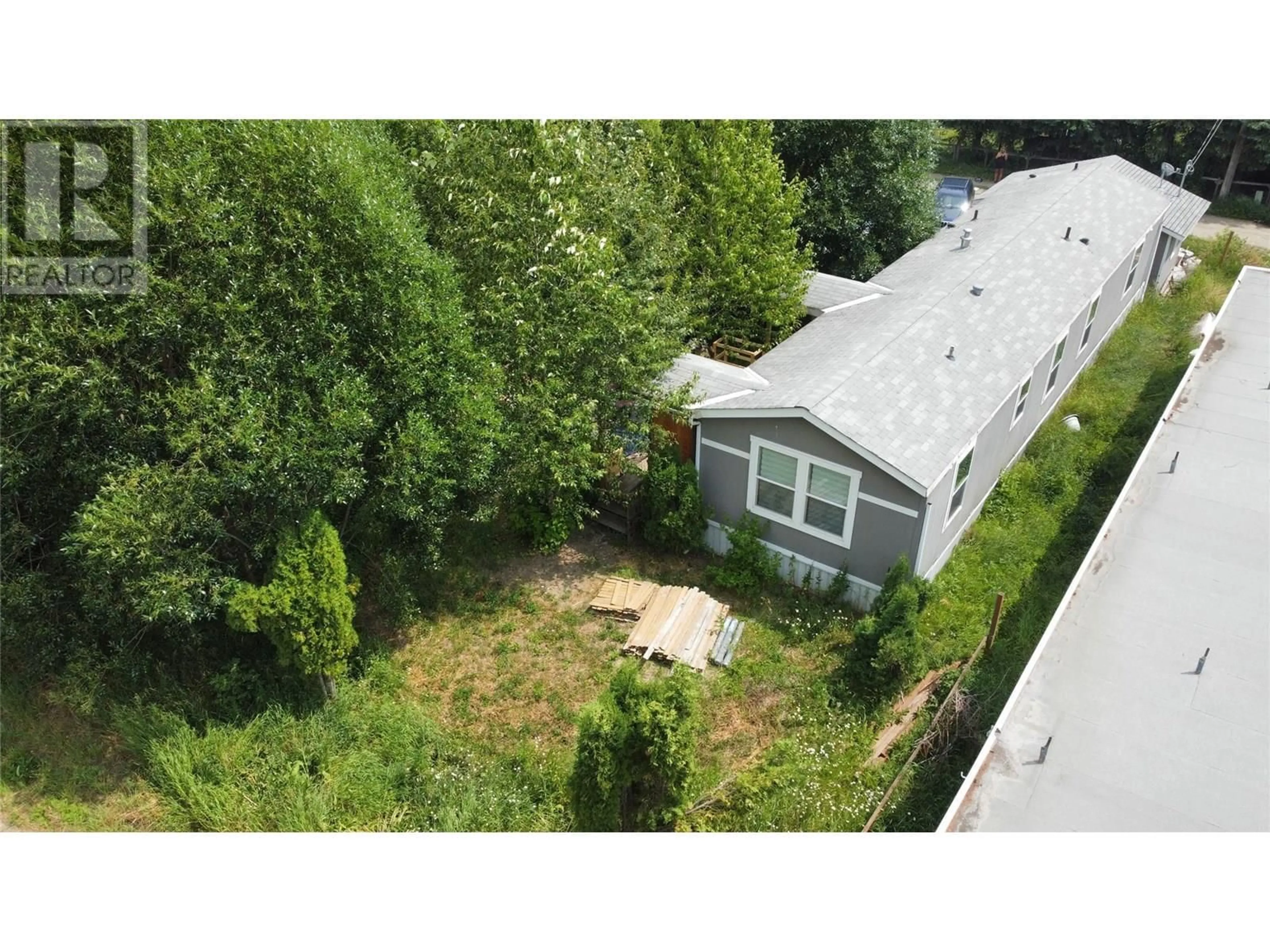 A pic from outside/outdoor area/front of a property/back of a property/a pic from drone, street for 115 RAILWAY AVENUE, Salmo British Columbia V0G1Z0