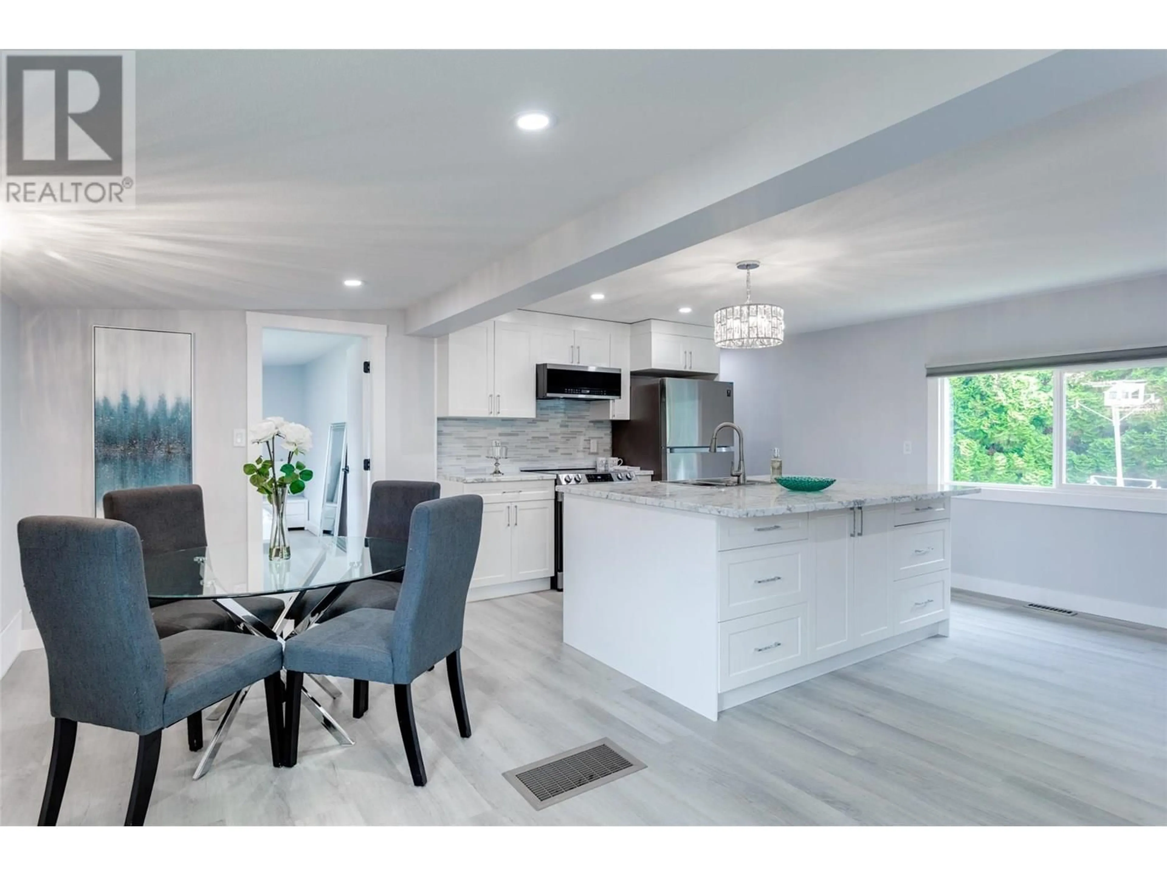 Open concept kitchen, ceramic/tile floor for 10 - 3535 MCCULLOCH ROAD, Kelowna British Columbia V1W4R8