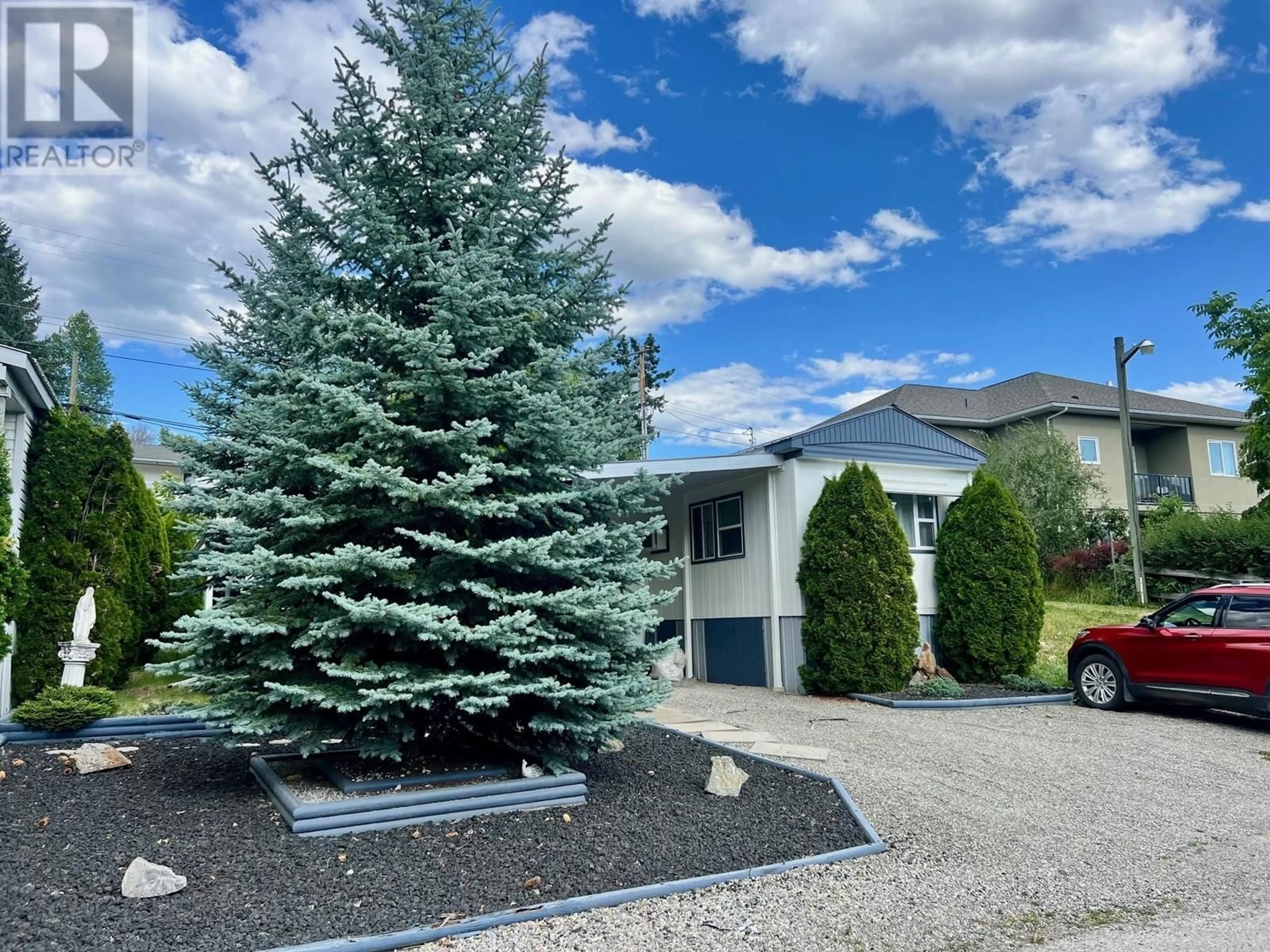 Home with vinyl exterior material, street for 1 - 445 6TH AVENUE NORTH, Creston British Columbia V0B1G3
