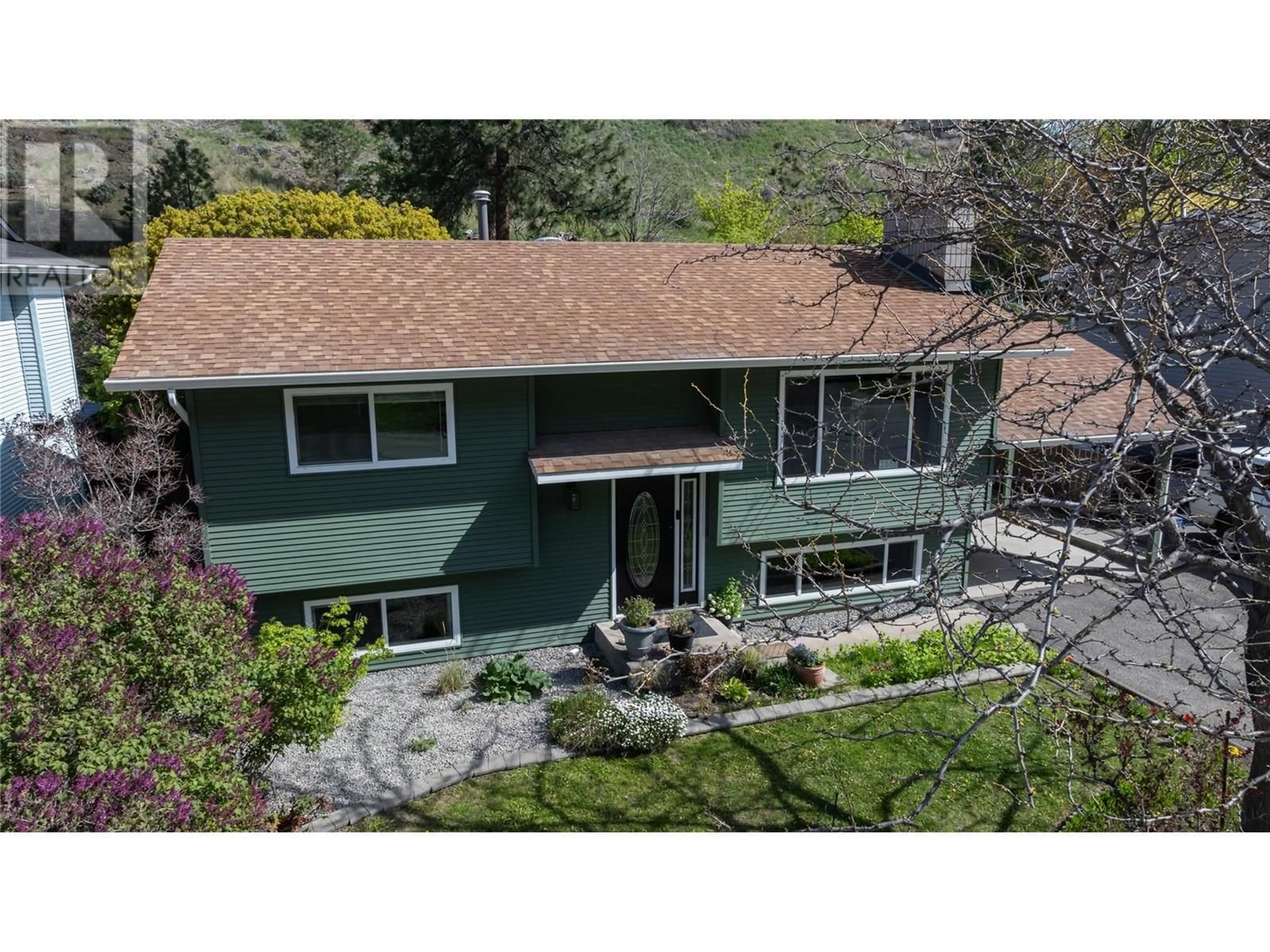 A pic from outside/outdoor area/front of a property/back of a property/a pic from drone, street for 2666 QU'APPELLE BOULEVARD, Kamloops British Columbia V2E2H7