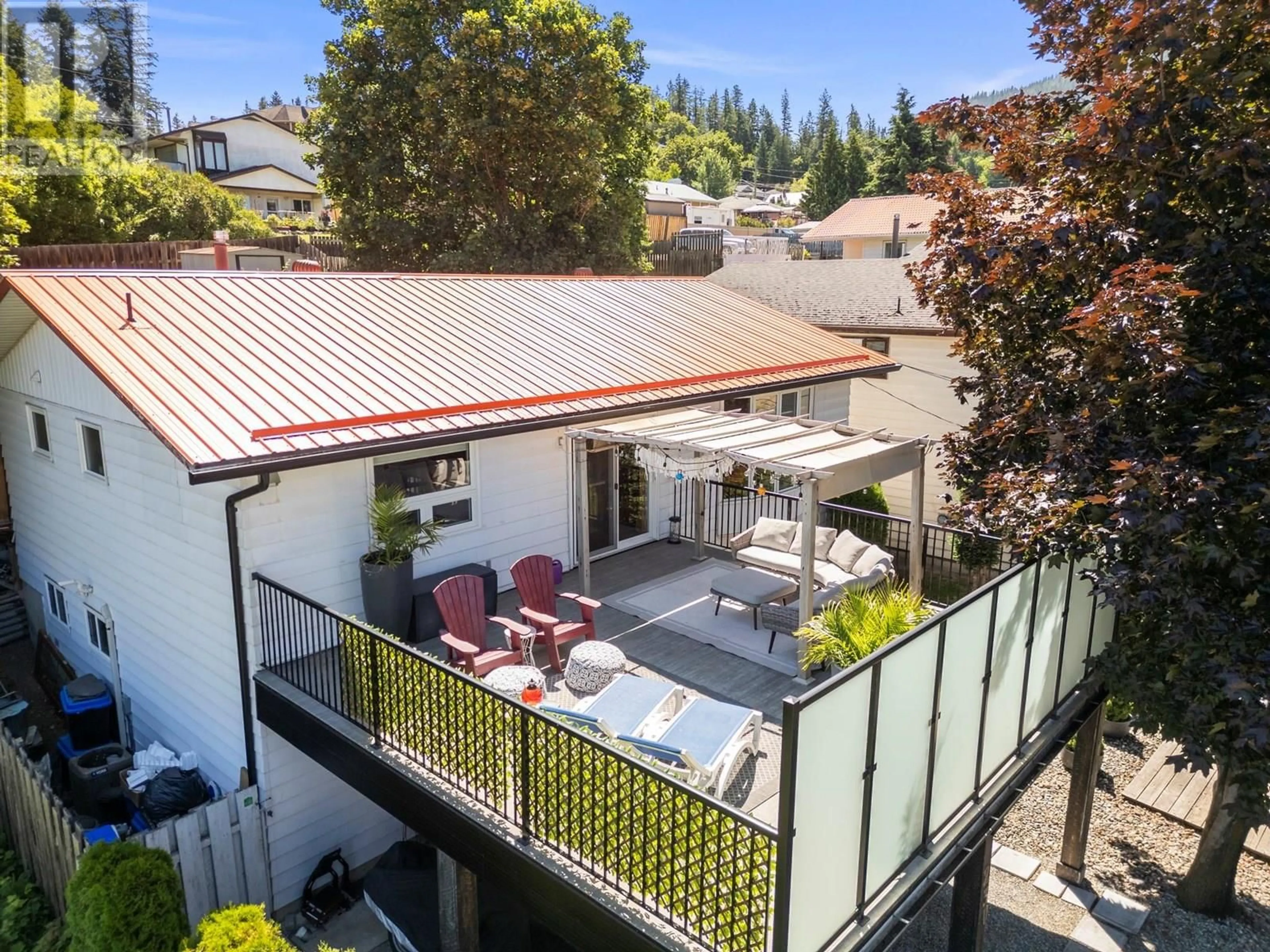 A pic from outside/outdoor area/front of a property/back of a property/a pic from drone, unknown for 230 6 STREET SOUTHEAST, Salmon Arm British Columbia V1E4E8