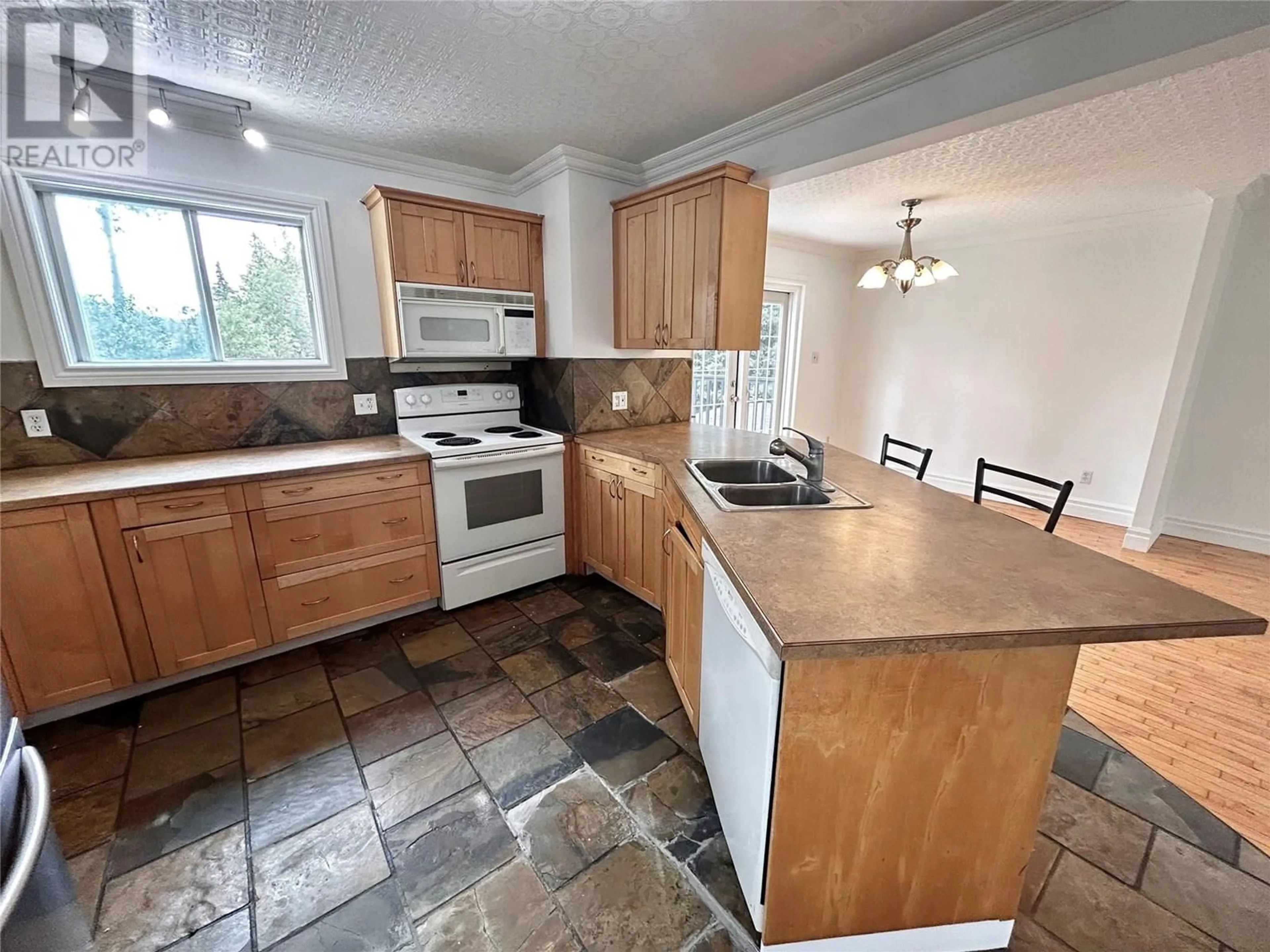 Standard kitchen, unknown for 171 MURRAY DRIVE, Tumbler Ridge British Columbia V0C2W0