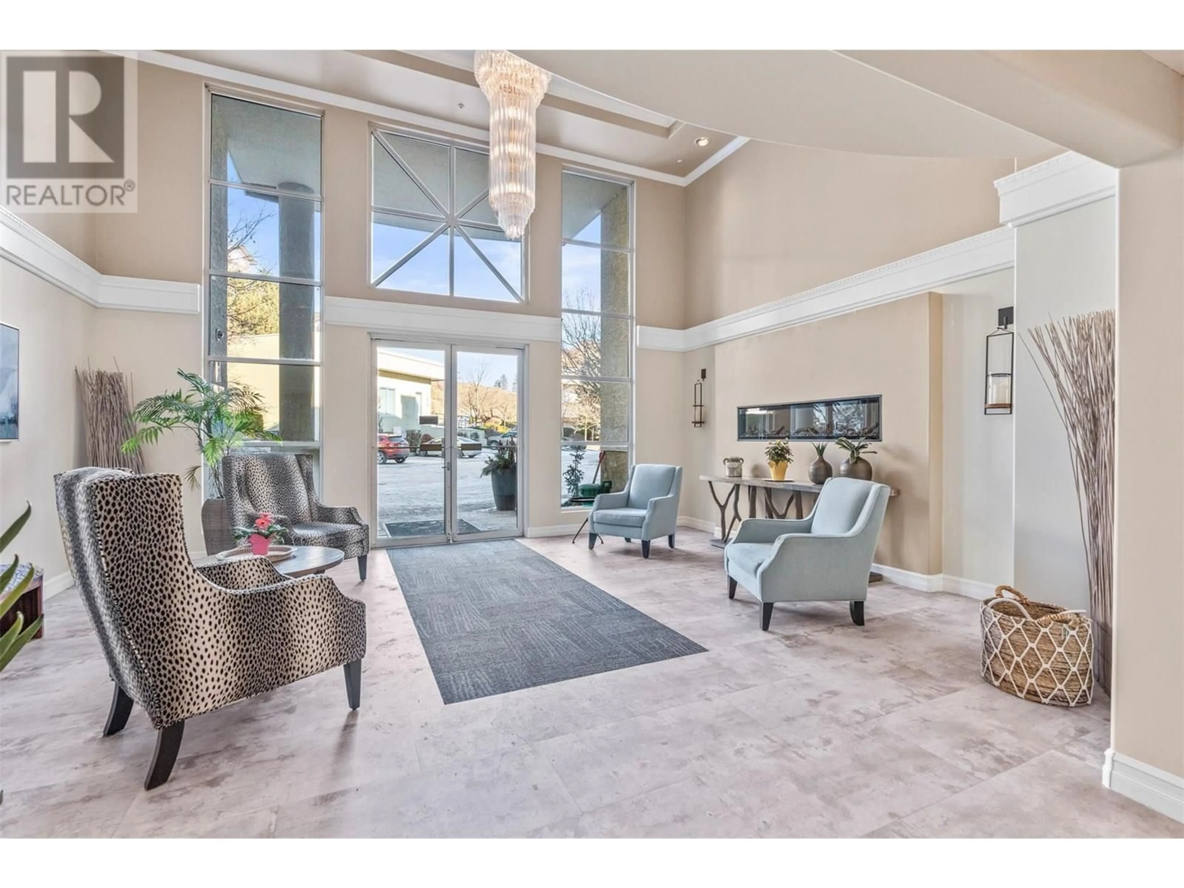 Indoor foyer for 104 - 3300 CENTENNIAL DRIVE, Vernon British Columbia V1T9M5