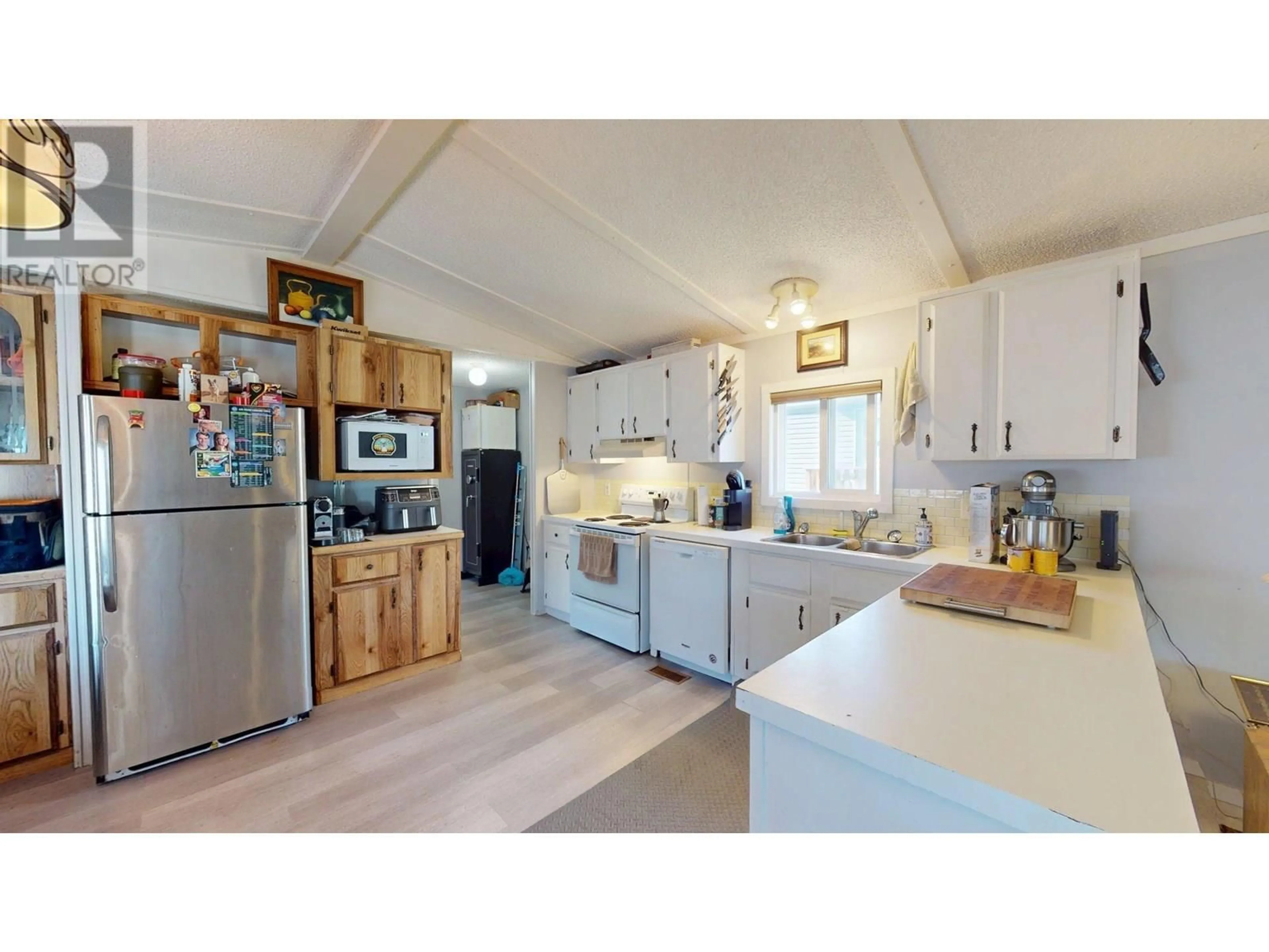 Open concept kitchen, unknown for 73 - 100 ASPEN DRIVE, Sparwood British Columbia V0B2G0
