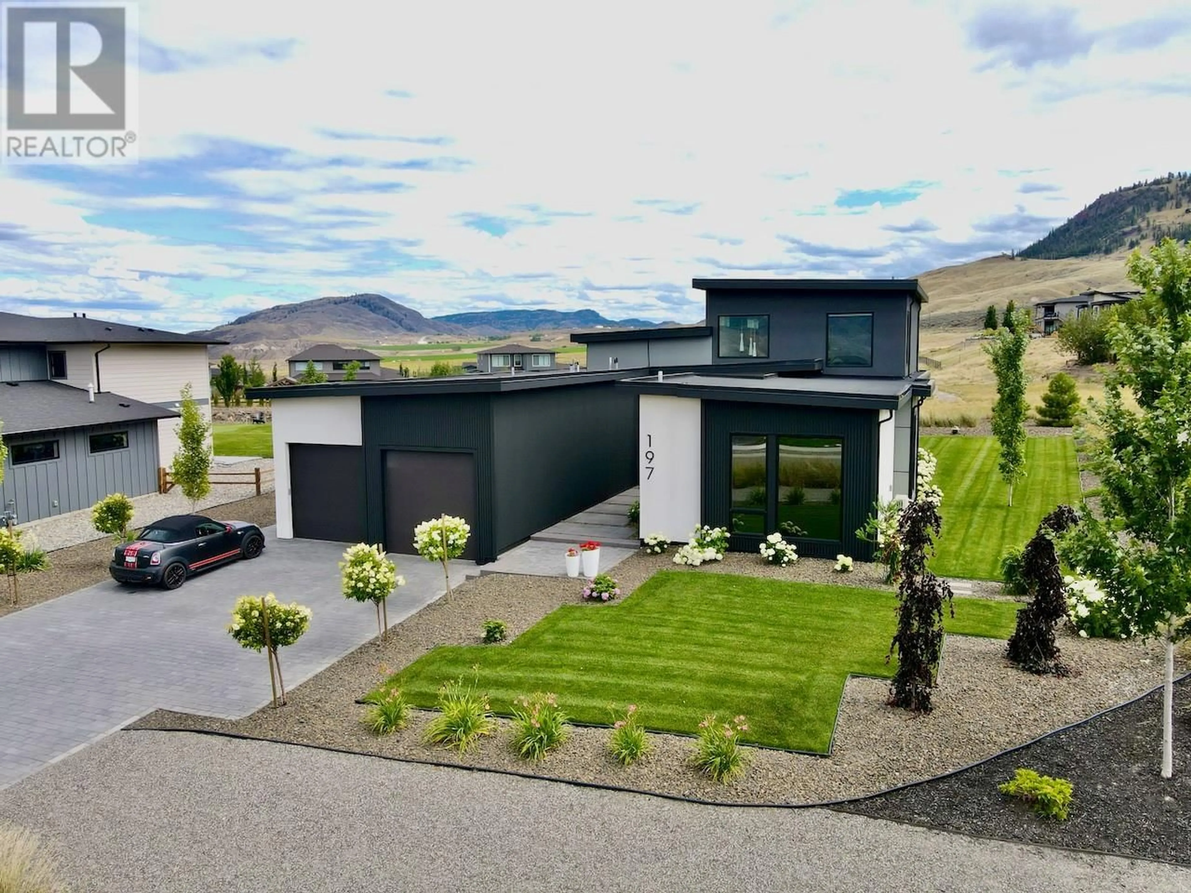 A pic from outside/outdoor area/front of a property/back of a property/a pic from drone, mountain view for 197 RUE CHEVAL NOIR OTHER, Kamloops British Columbia V1S0B3