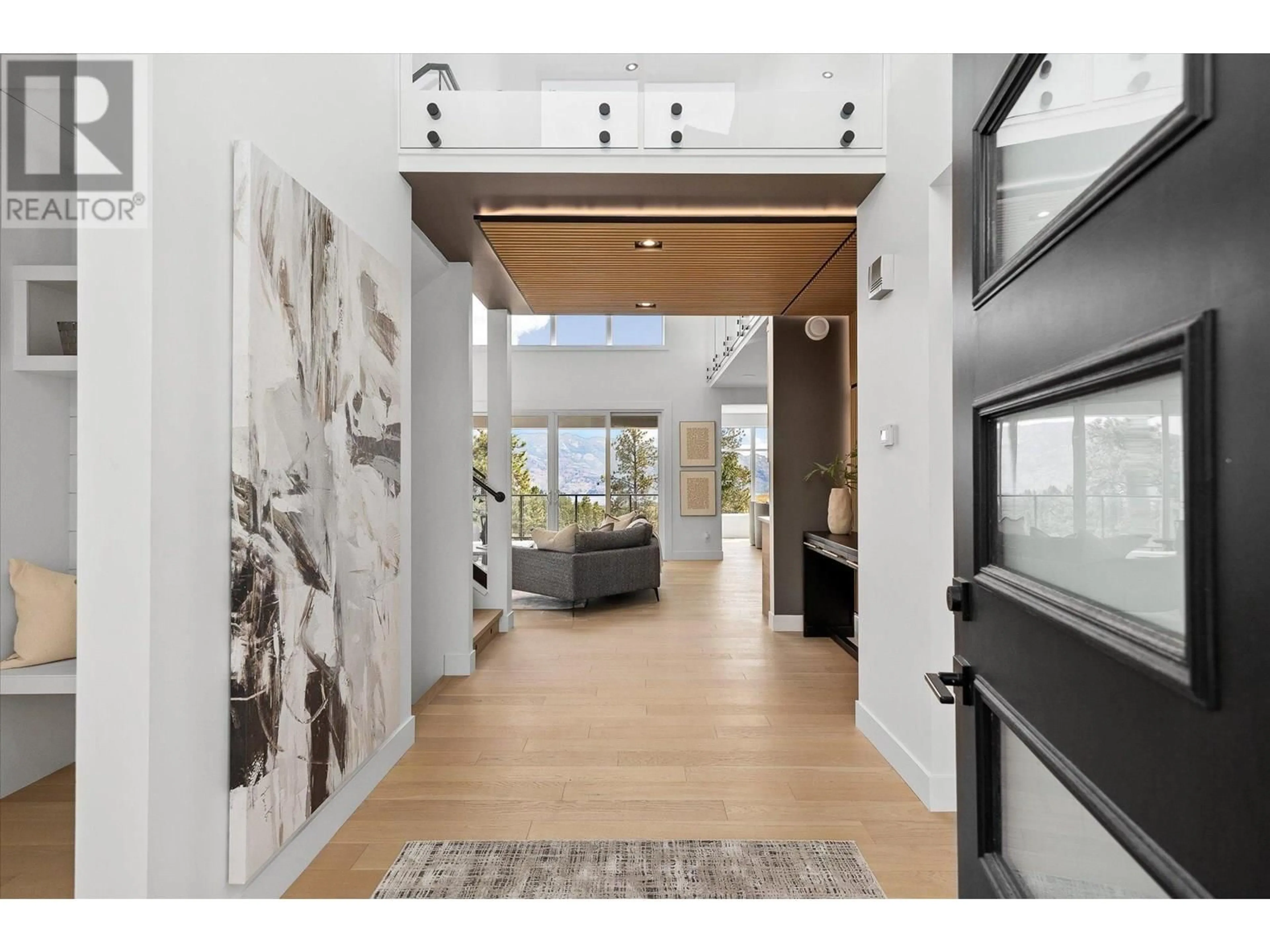 Indoor entryway for 2507 PINNACLE RIDGE DRIVE, West Kelowna British Columbia V4T0E3