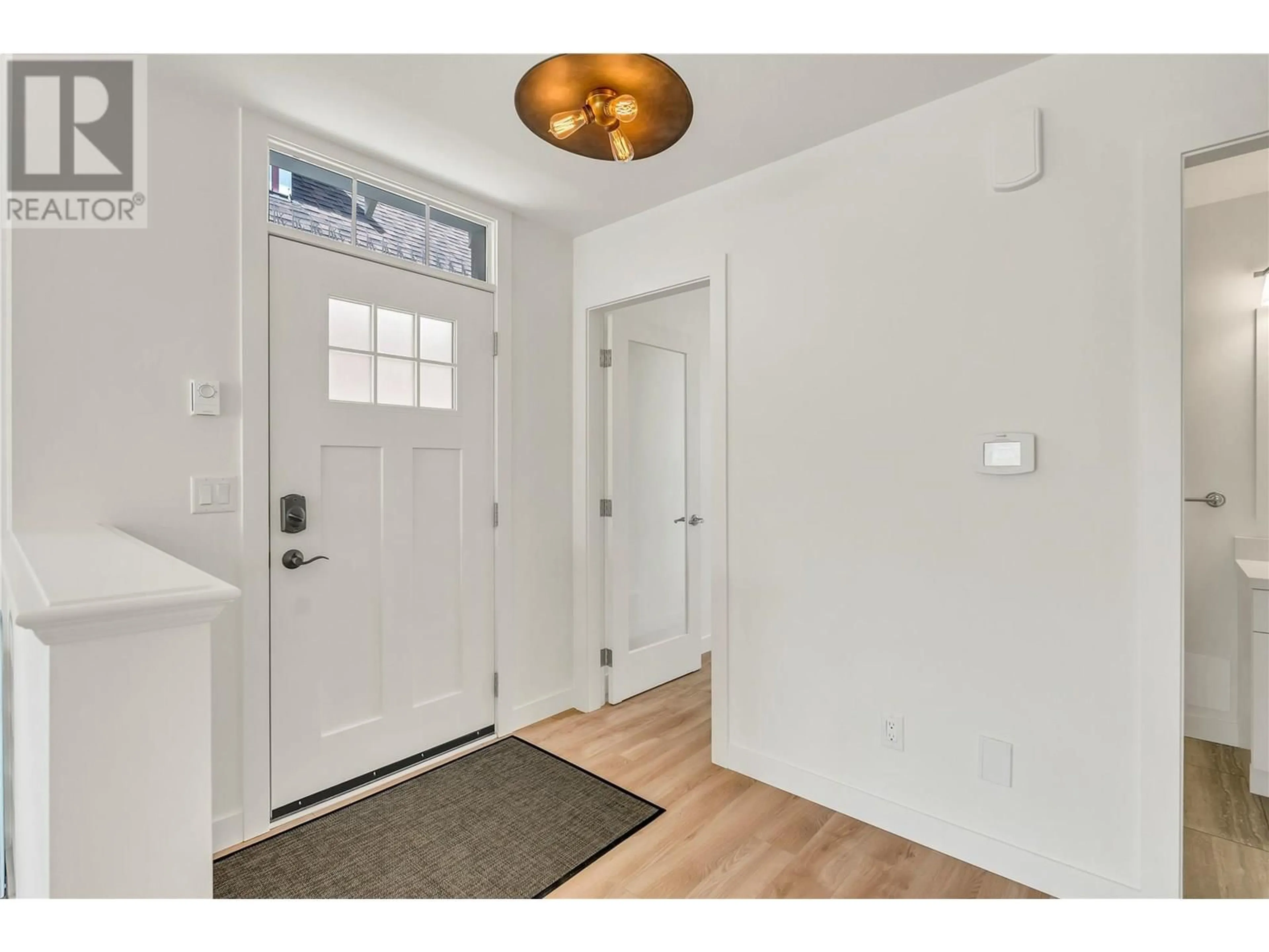 Indoor entryway for 141 - 2450 RADIO TOWER ROAD, Oliver British Columbia V0H1T1