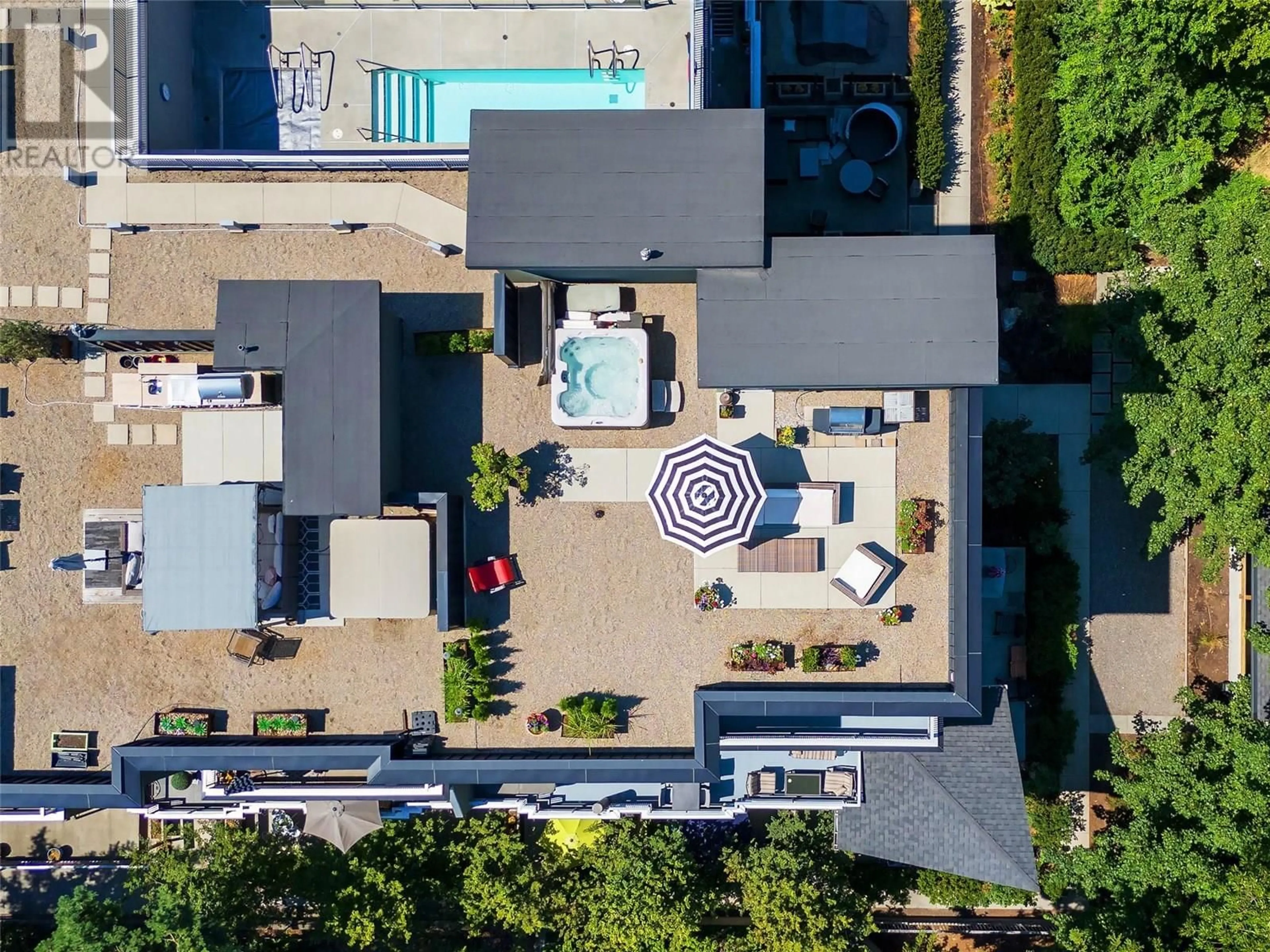 A pic from outside/outdoor area/front of a property/back of a property/a pic from drone, street for 409 - 1495 GRAHAM STREET, Kelowna British Columbia V1Y3B2
