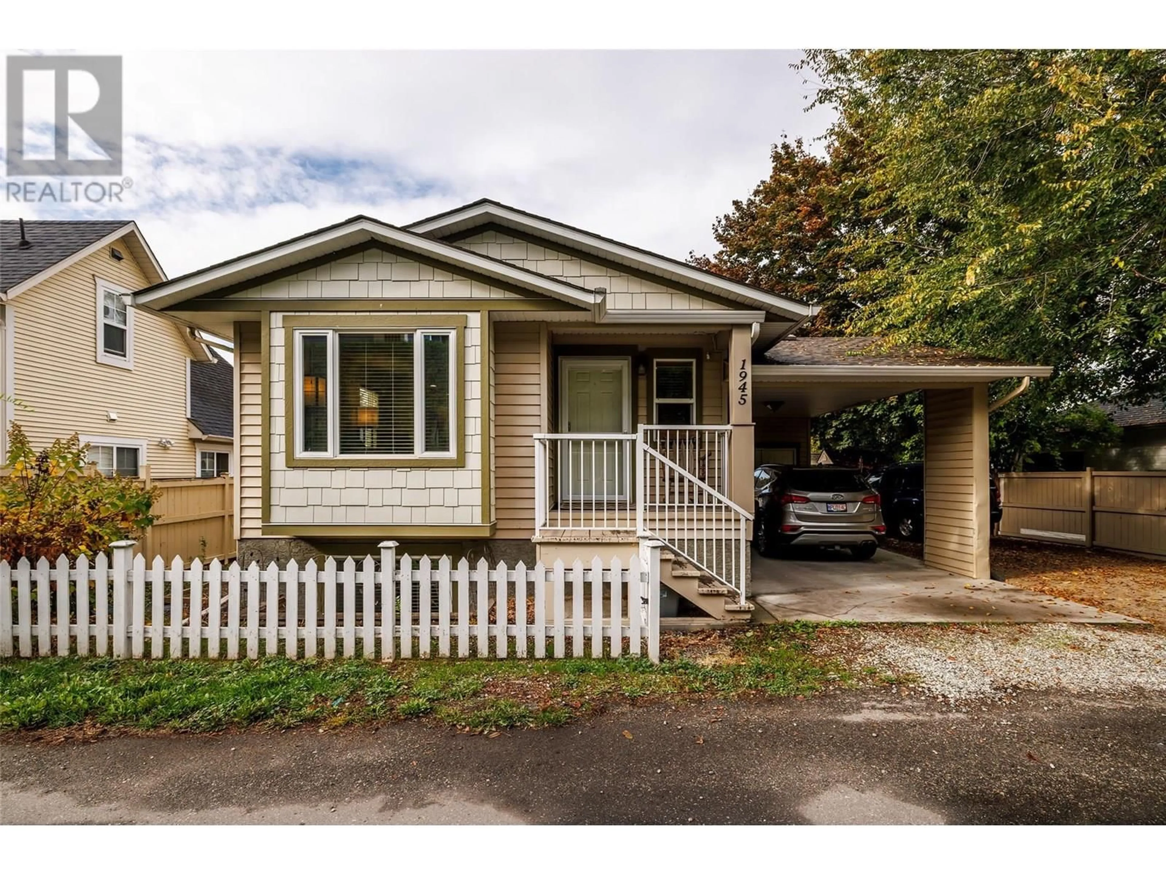 Home with vinyl exterior material, street for 1945 BOWES STREET, Kelowna British Columbia V1Y3C2