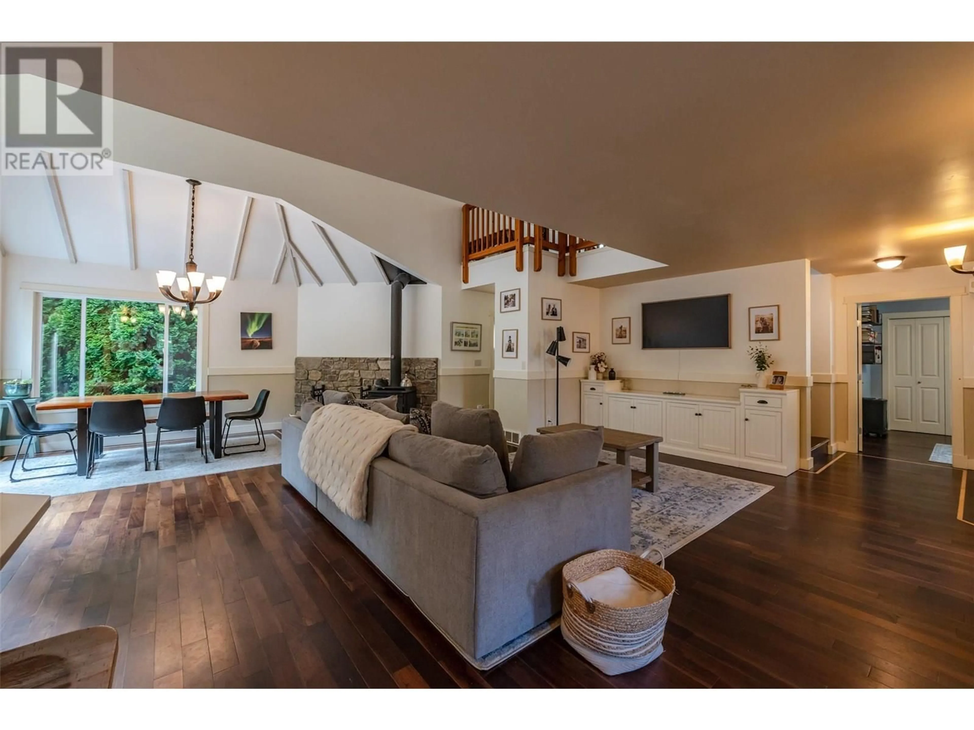 Living room with furniture, wood/laminate floor for 166 - 10414 VICTORIA ROAD, Summerland British Columbia V0H1Z5